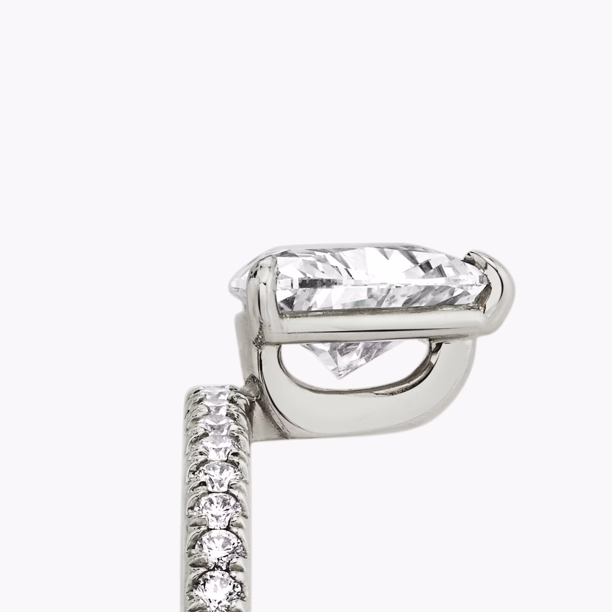 The Hover | Trillion | Platinum | bandAccent: Pavé | diamondOrientation: vertical | caratWeight: other