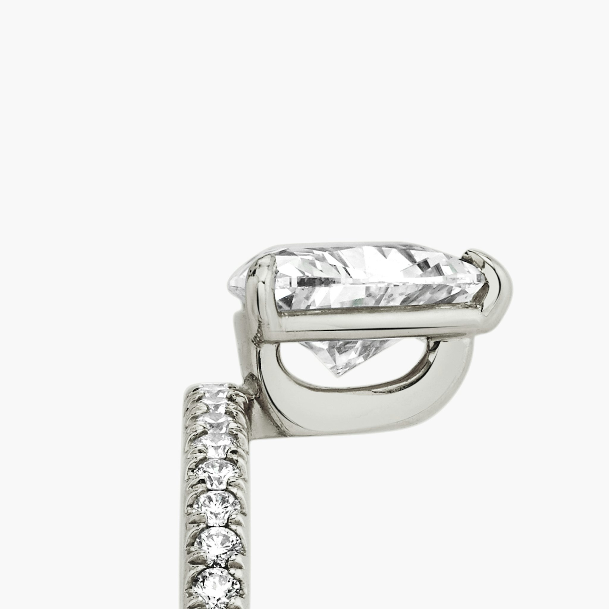 The Hover | Trillion | Platinum | bandAccent: Pavé | diamondOrientation: vertical | caratWeight: other