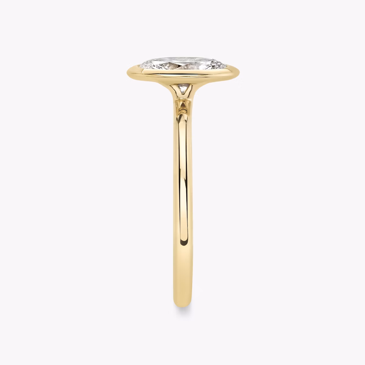Signature Bezel | Oval | 18k | Gelbgold | bandAccent: Ohne Pavé-Besatz | diamondOrientation: vertical | caratWeight: other