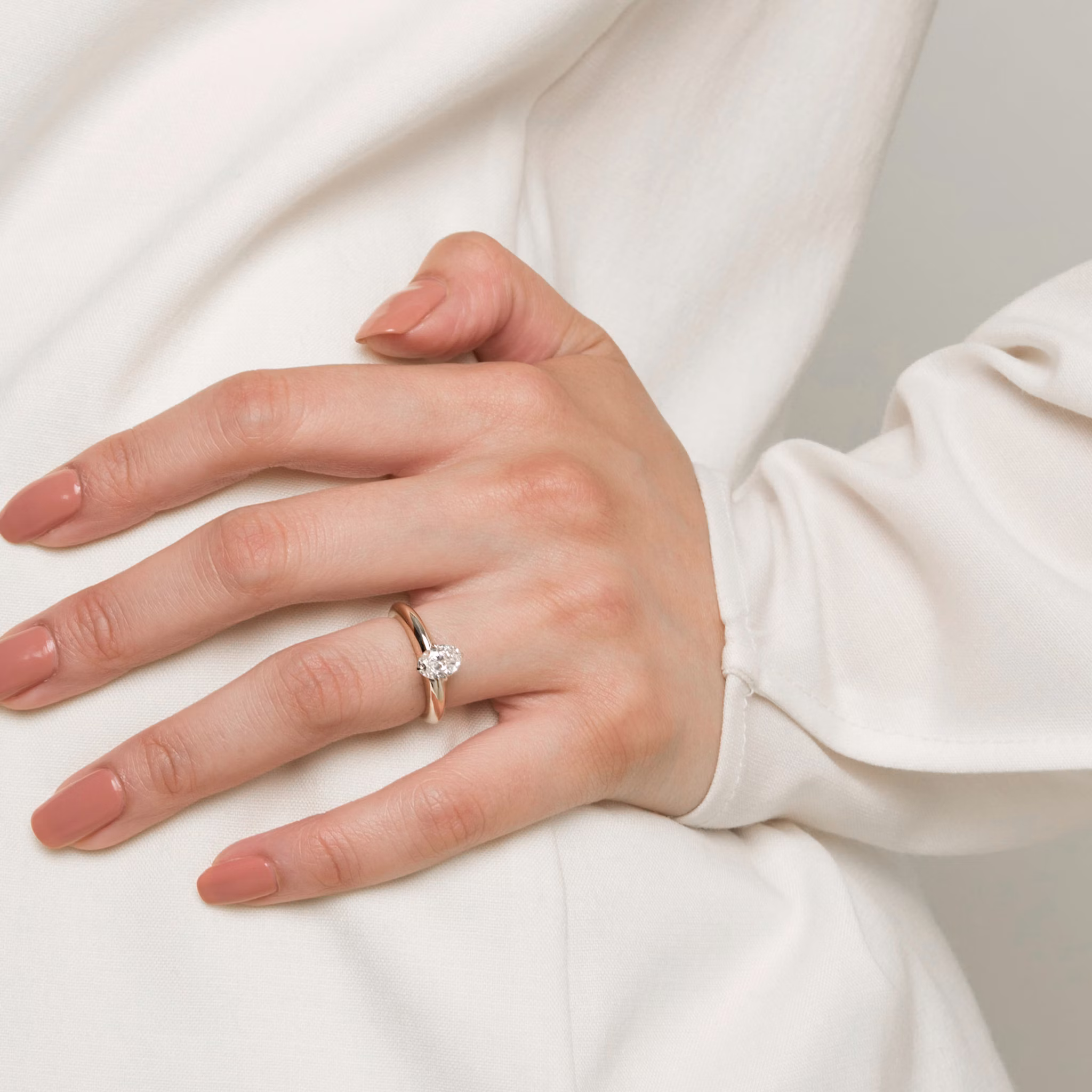 The Curator | Oval | 18k | Yellow Gold | bandAccent: Plain | diamondOrientation: vertical | caratWeight: other