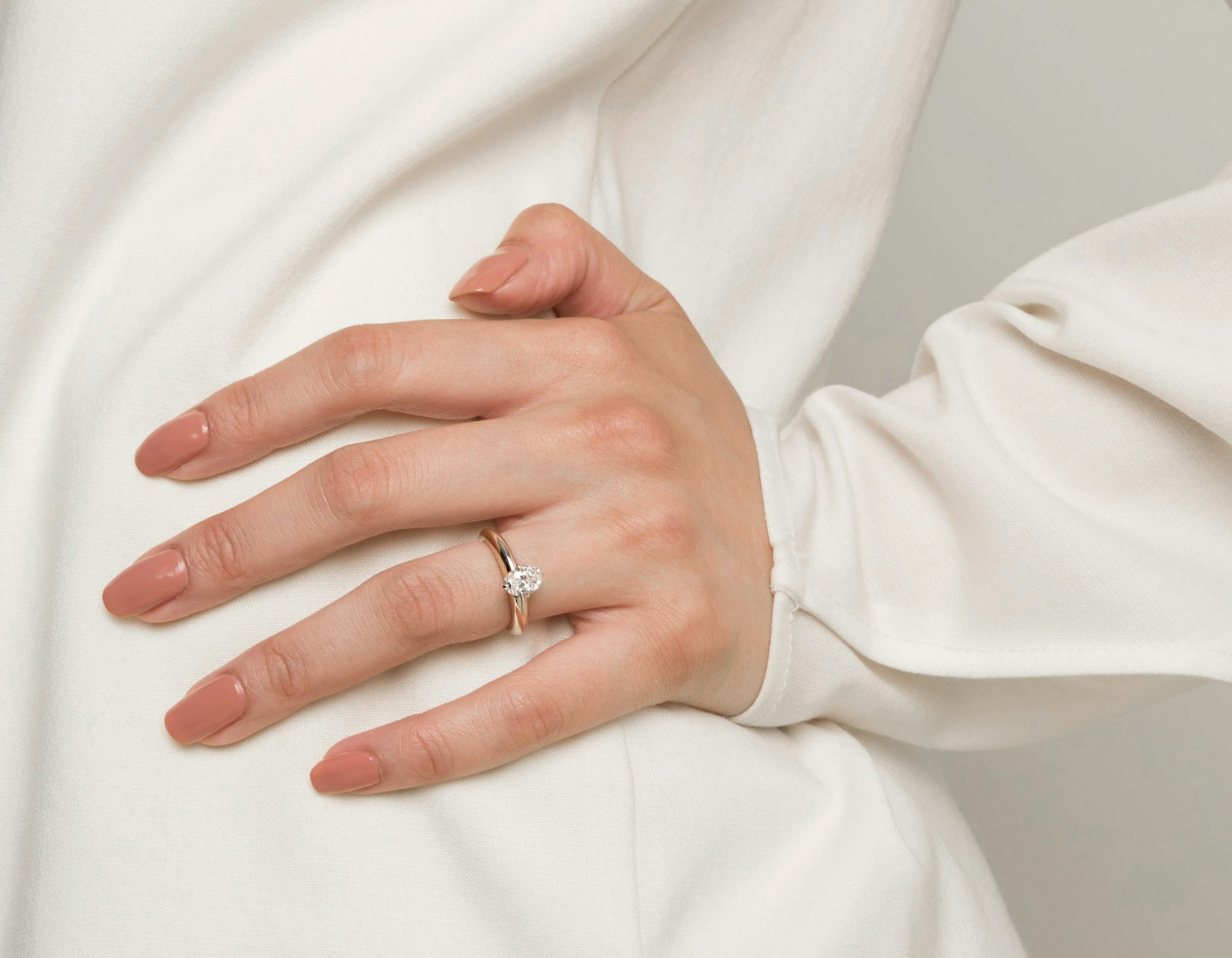 The Curator | Oval | 18k | Yellow Gold | bandAccent: Plain | diamondOrientation: vertical | caratWeight: other