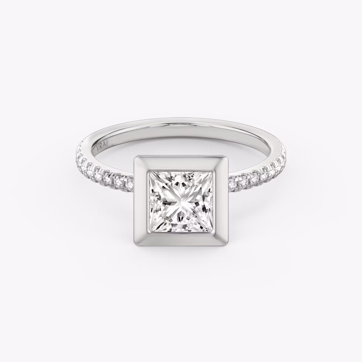 Signature Bezel | Princess | 18k | Weißgold | bandAccent: Mit Pavé-Besatz | diamondOrientation: vertical | caratWeight: other