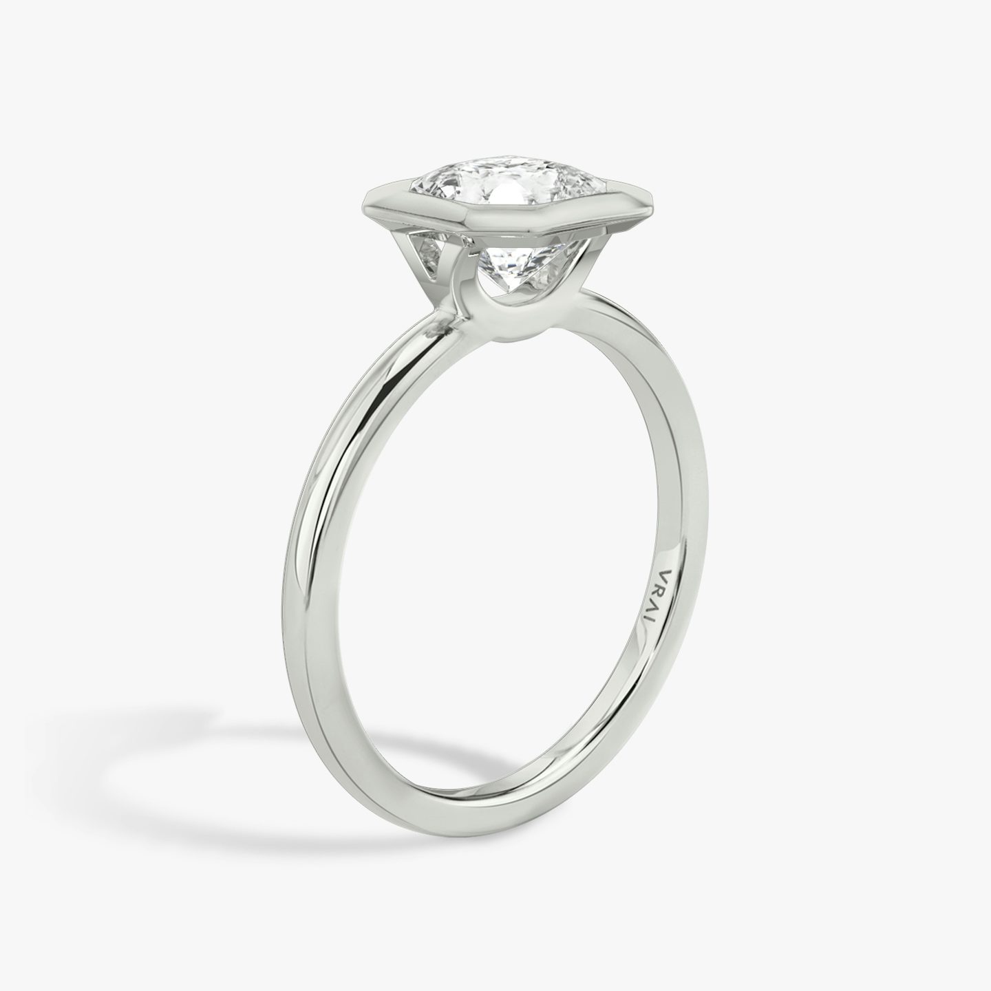 Anillo de compromiso Signature Bezel | Asscher | Platino | bandAccent: Simple | diamondOrientation: horizontal | caratWeight: other