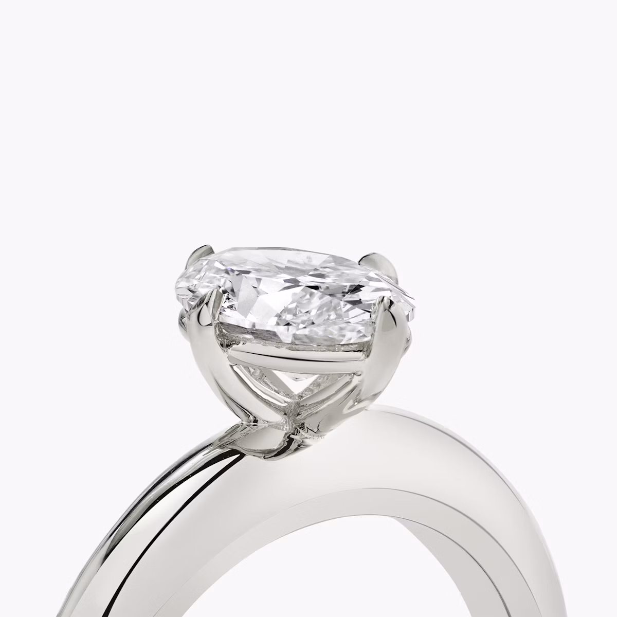 The Curator | Oval | 18k | White Gold | bandAccent: Plain | diamondOrientation: vertical | caratWeight: other