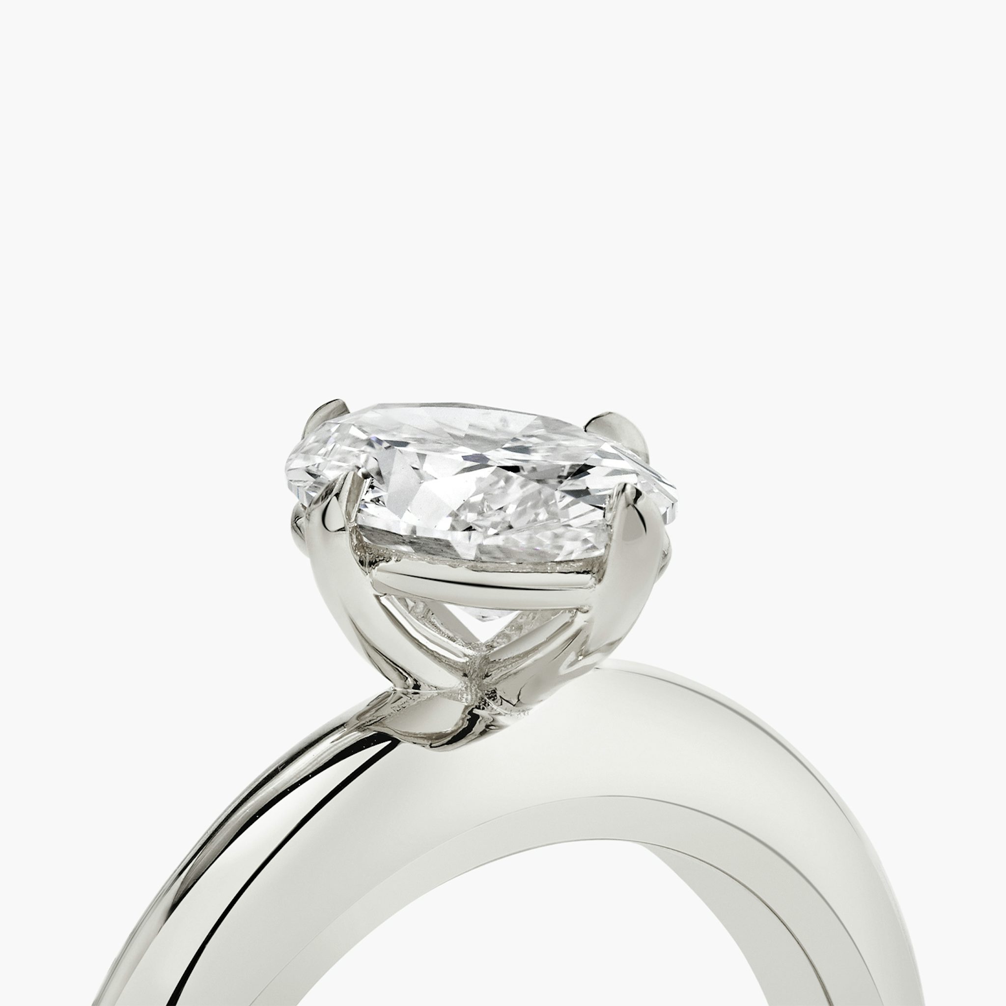 The Curator | Oval | Platinum | bandAccent: Plain | diamondOrientation: vertical | caratWeight: other
