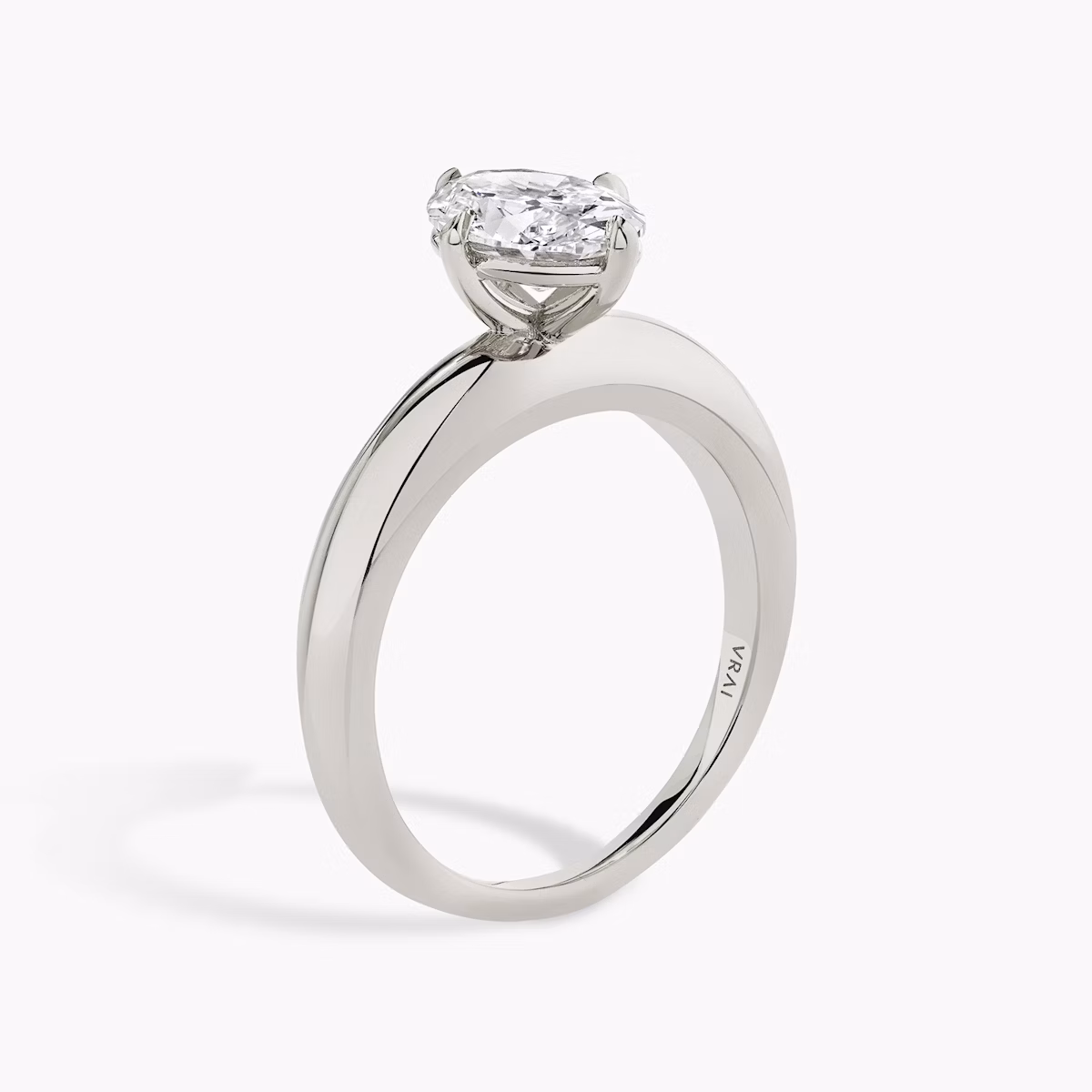 The Curator | Oval | 18k | White Gold | bandAccent: Plain | diamondOrientation: vertical | caratWeight: other