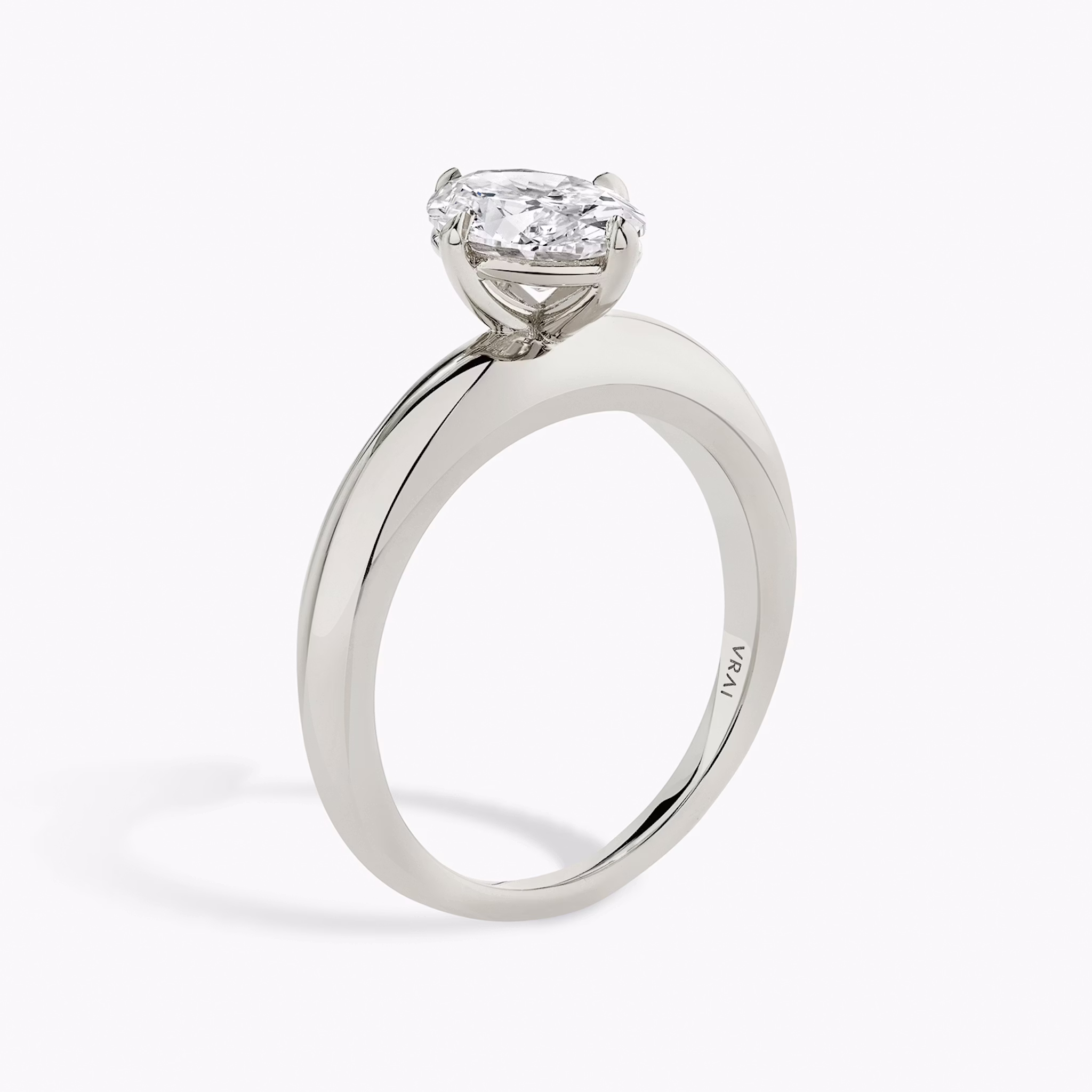 The Curator | Oval | Platinum | bandAccent: Plain | diamondOrientation: vertical | caratWeight: other