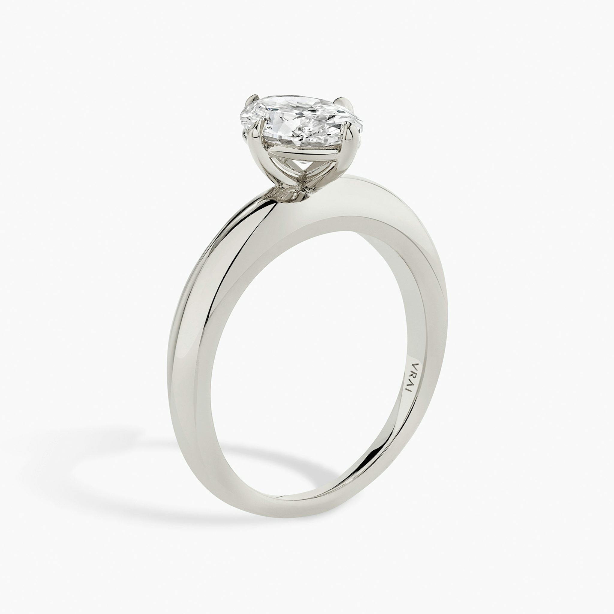 The Curator | Oval | Platinum | bandAccent: Plain | diamondOrientation: vertical | caratWeight: other