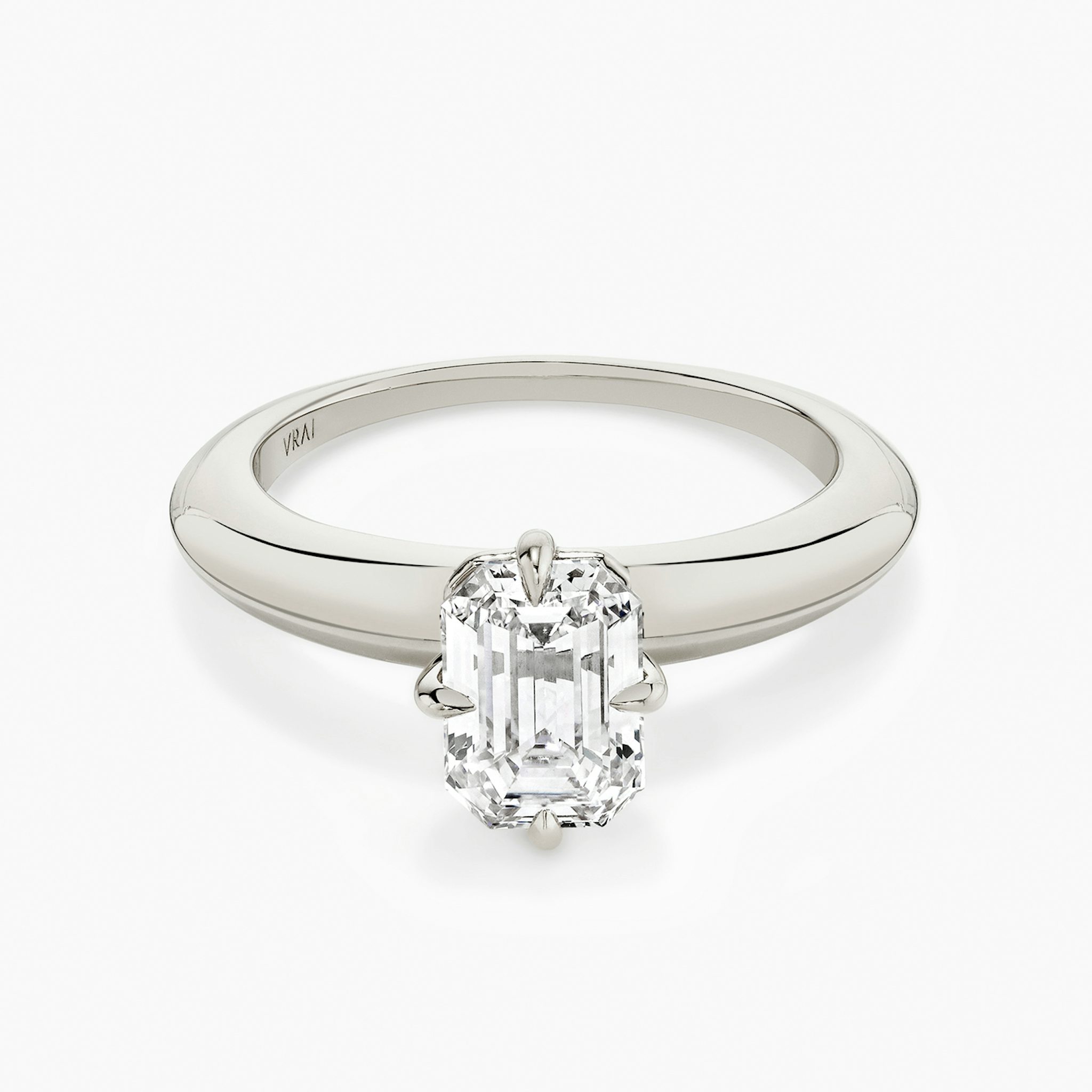 The Curator | Emerald | 18k | White Gold | bandAccent: Plain | diamondOrientation: vertical | caratWeight: other