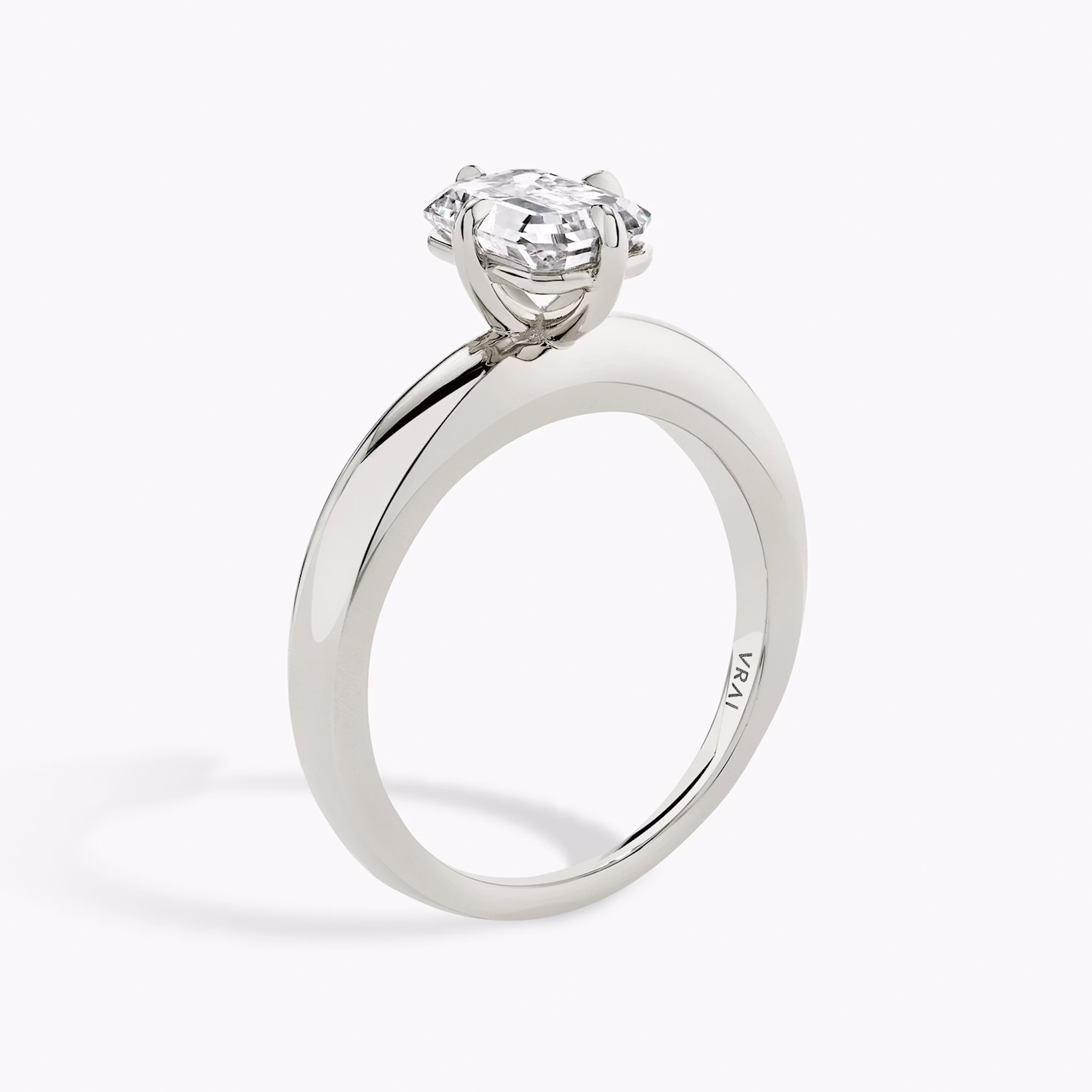 The Curator | Emerald | 18k | White Gold | bandAccent: Plain | diamondOrientation: vertical | caratWeight: other