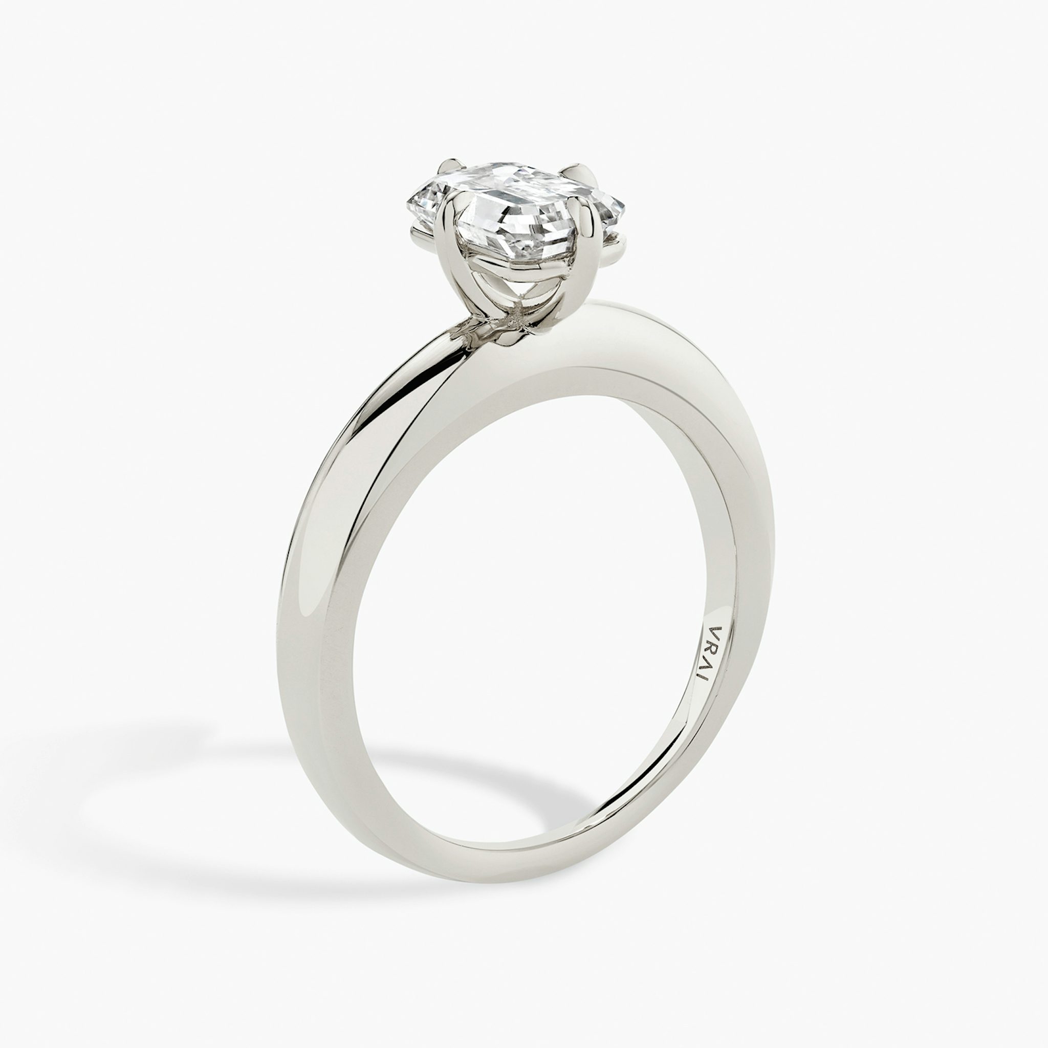 The Curator | Emerald | 18k | White Gold | bandAccent: Plain | diamondOrientation: vertical | caratWeight: other