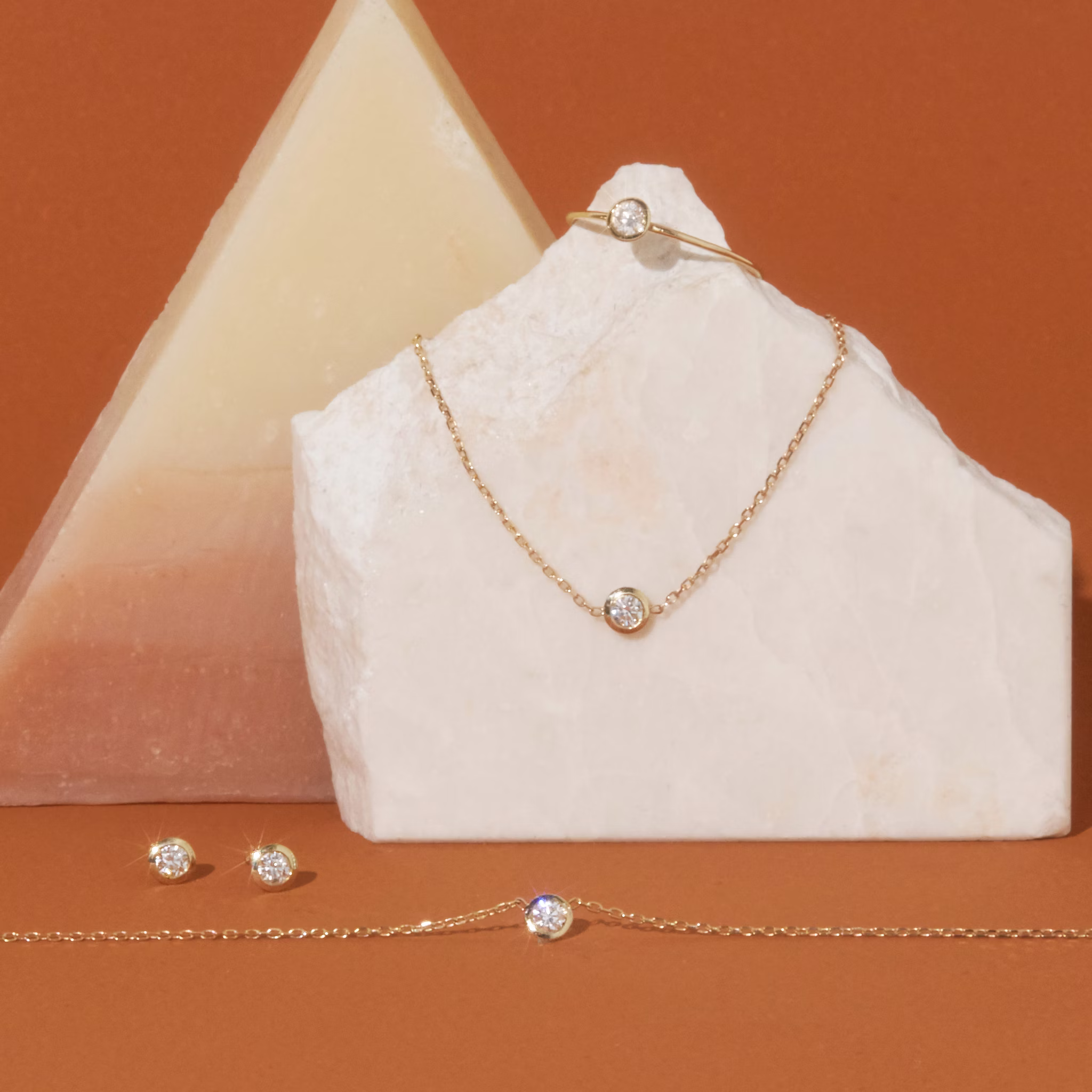 Knife-Edge Bezel Ring | Round Brilliant | 14k | White Gold