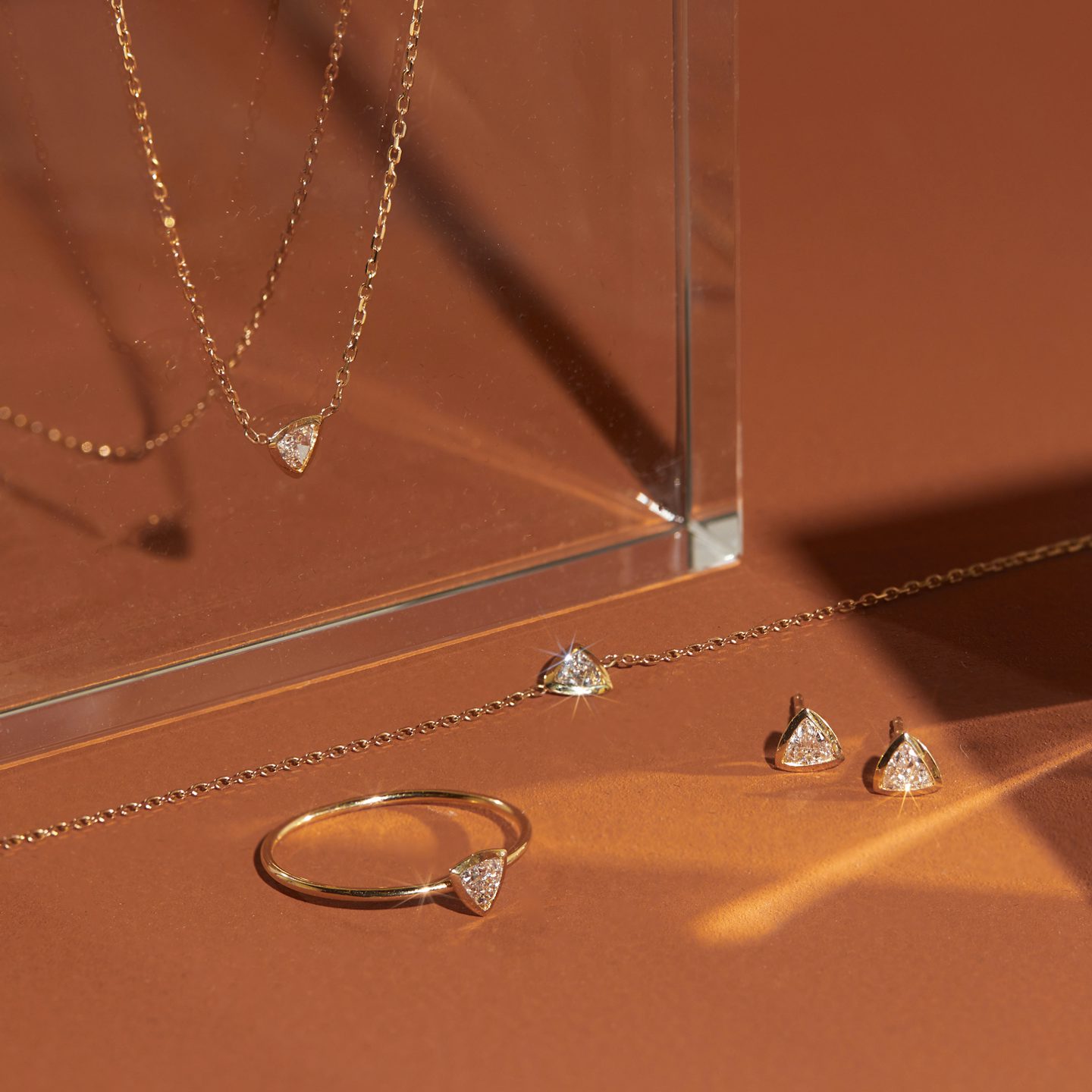 Knife-Edge Bezel Necklace | Trillion | 14k | Yellow Gold | chainLength: 16-18