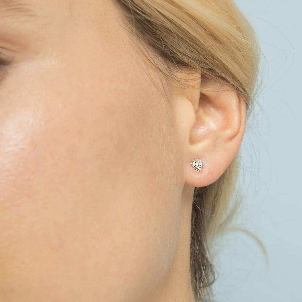 Knife-Edge Bezel Earring | Trillion | 14k | Yellow Gold