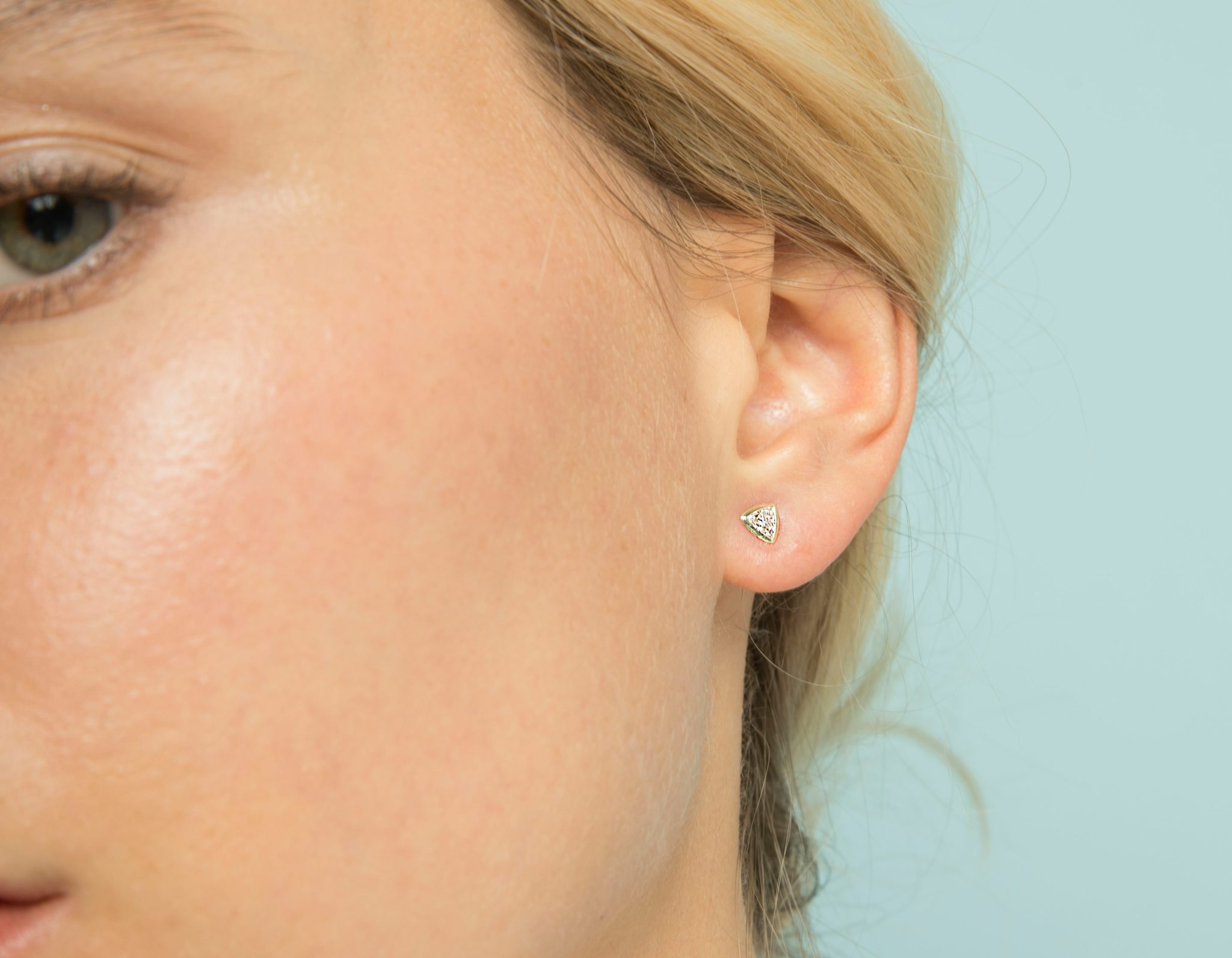 Knife-Edge Bezel Earring | Trillion | 14k | Yellow Gold