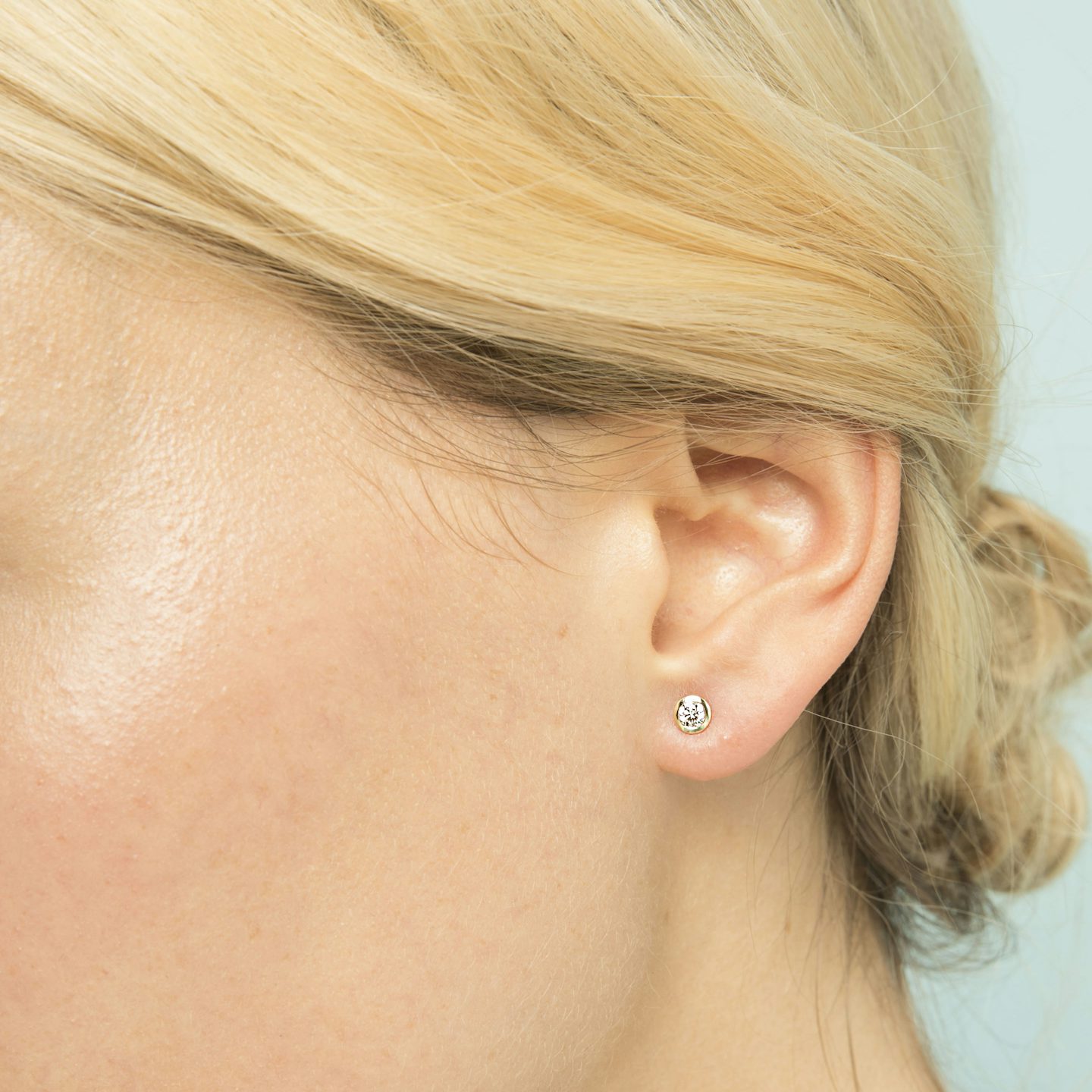 Knife-Edge Bezel Earring | Round Brilliant | 14k | Yellow Gold