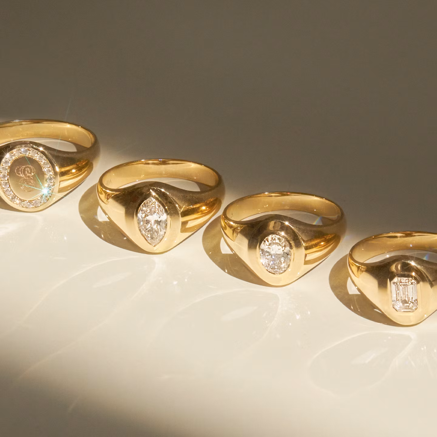 VRAI Signet Ring | Emerald | 14k | Rose Gold