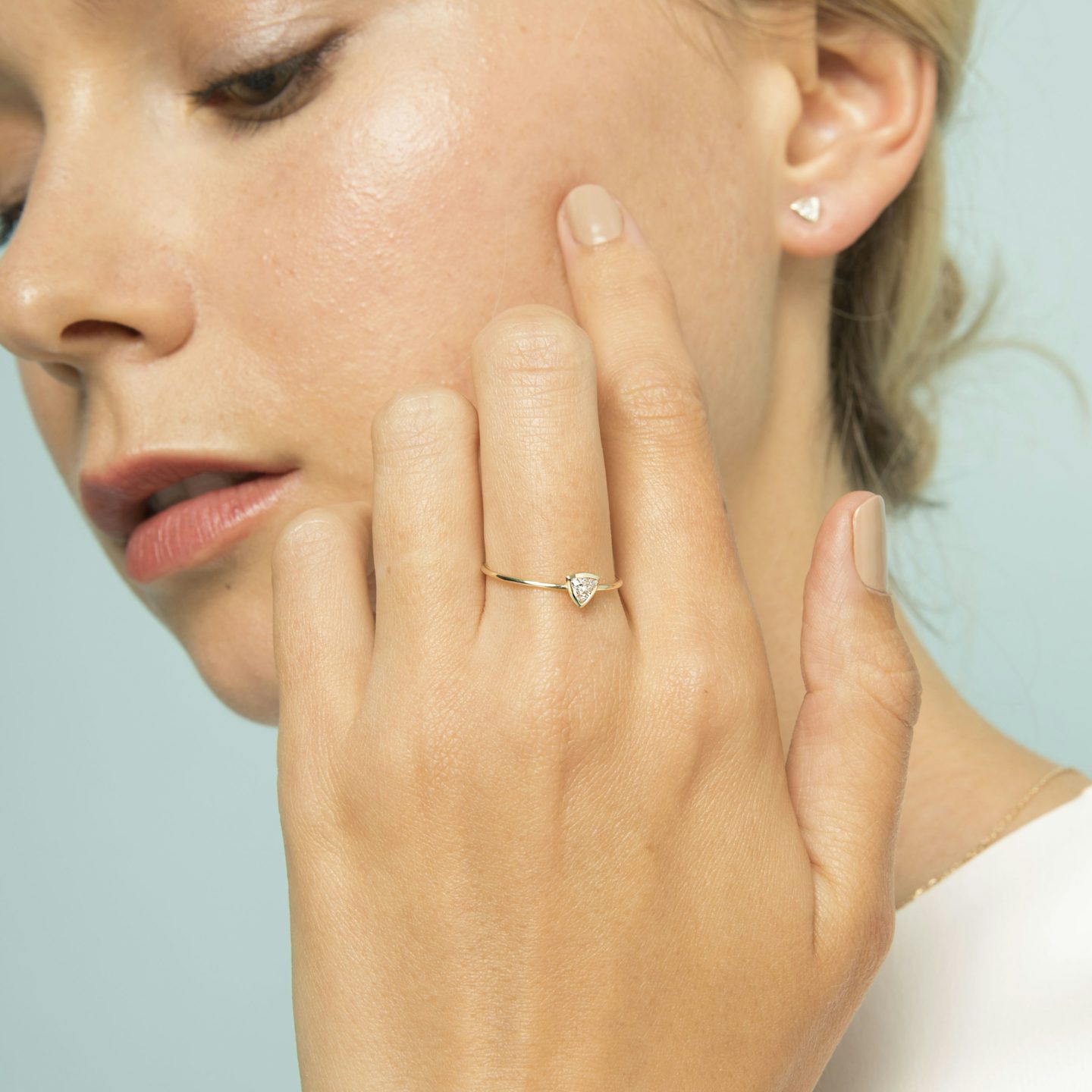 Knife-Edge Bezel Ring | Trillion | 14k | Yellow Gold