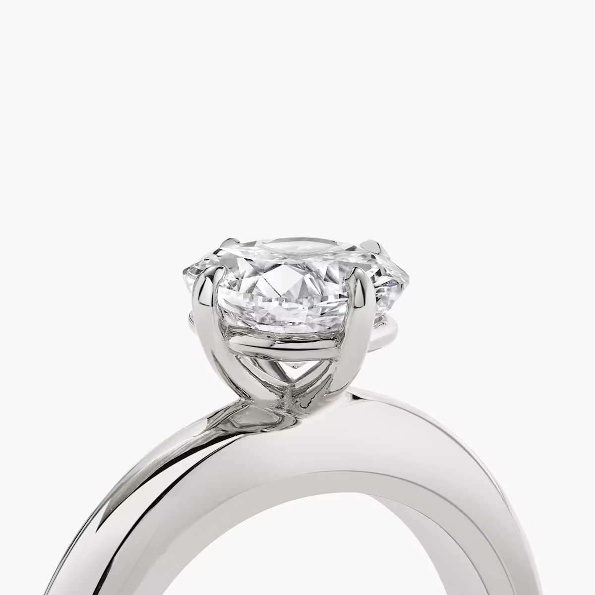 Curator | Cushion | 18k | Weißgold | bandAccent: Ohne Pavé-Besatz | diamondOrientation: vertical | caratWeight: other