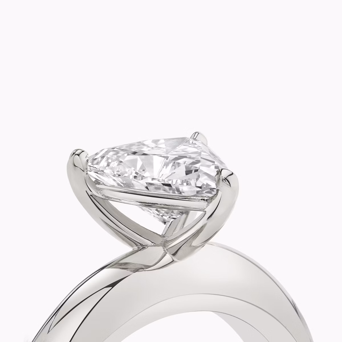 The Curator | Trillion | Platinum | bandAccent: Plain | diamondOrientation: vertical | caratWeight: other