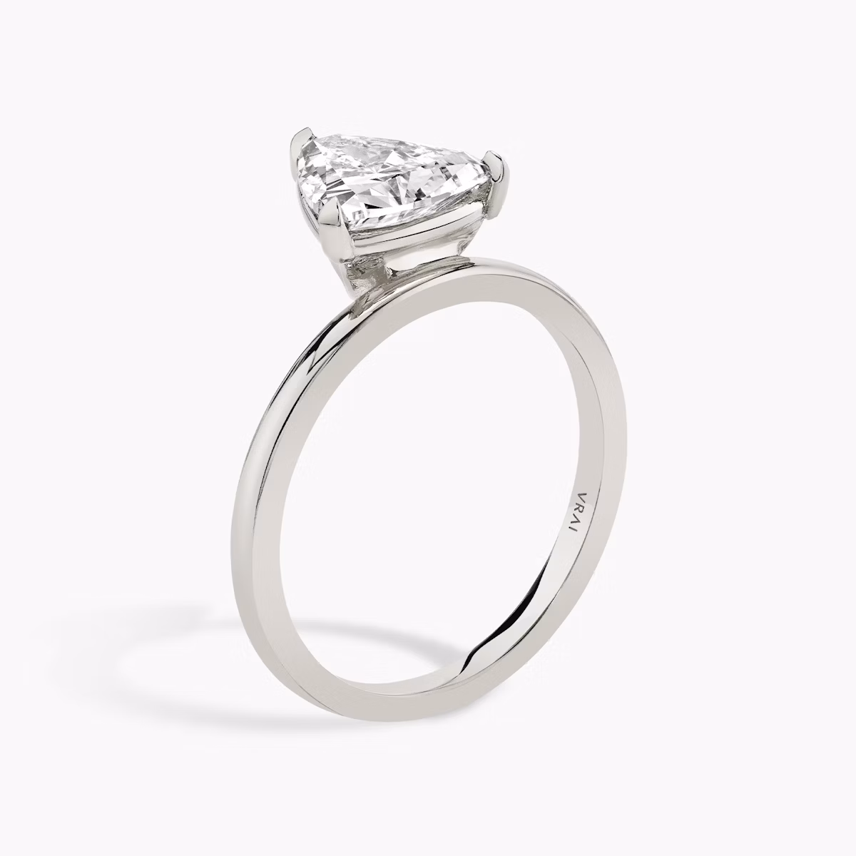 Bague de fiançailles Hover | Trillion | 18k | Or blanc | bandAccent: Simple | diamondOrientation: vertical | caratWeight: other