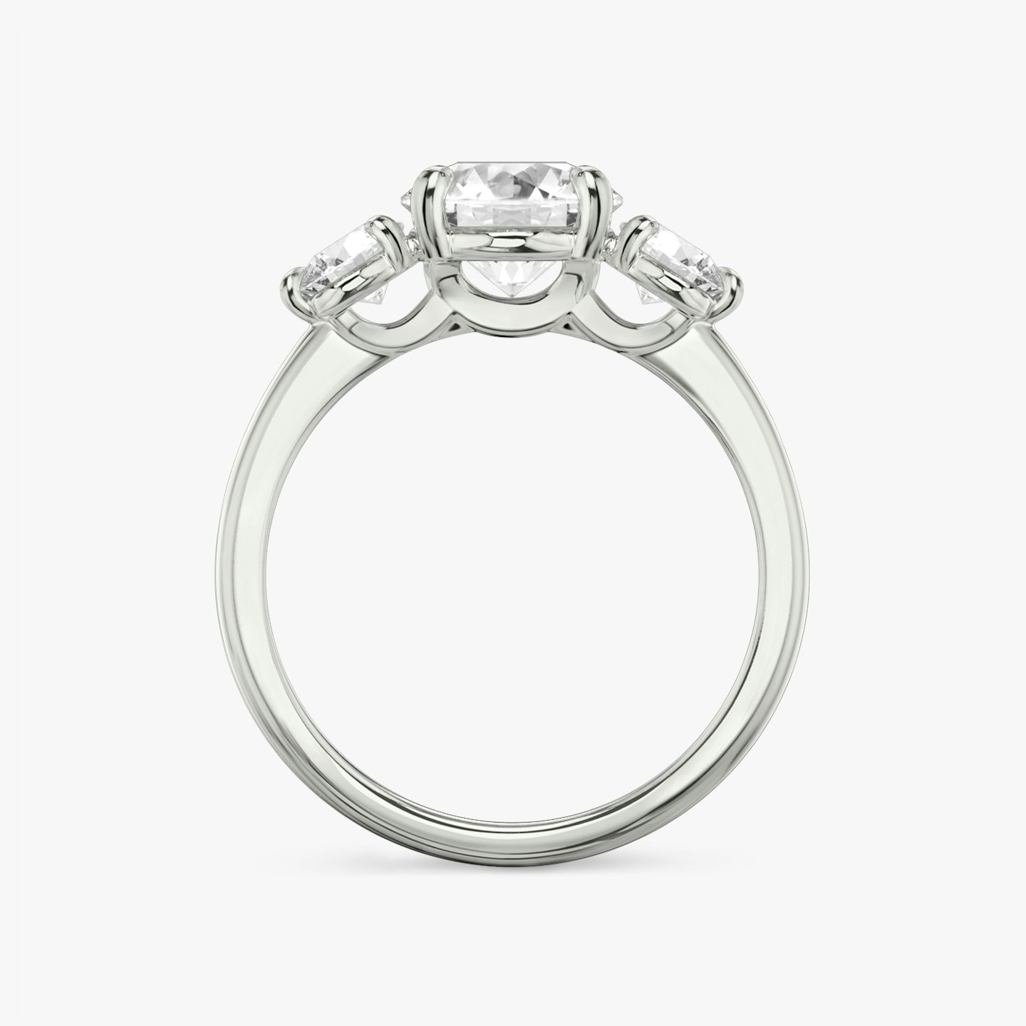 Three Stone | Rund | 18k | Weißgold | bandAccent: Ohne Pavé-Besatz | caratWeight: other | sideStoneCarat: 0.25ct | sideStoneShape: Rund | diamondOrientation: vertical
