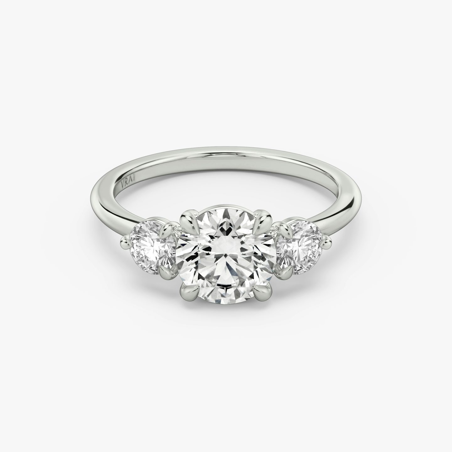 Three Stone | Rund | 18k | Weißgold | bandAccent: Ohne Pavé-Besatz | caratWeight: other | sideStoneCarat: 0.25ct | sideStoneShape: Rund | diamondOrientation: vertical