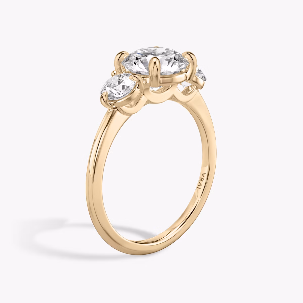 Three Stone | Rund | 14k | Roségold | bandAccent: Ohne Pavé-Besatz | caratWeight: other | sideStoneCarat: 0.25ct | sideStoneShape: Rund | diamondOrientation: vertical