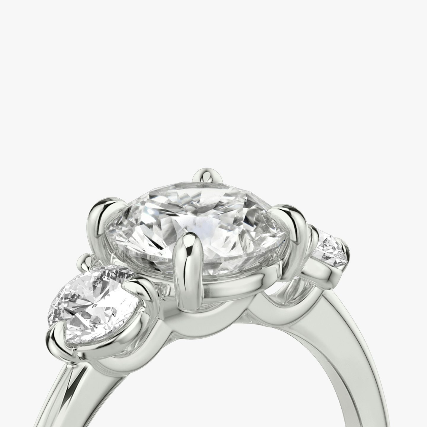 Three Stone | Rund | 18k | Weißgold | bandAccent: Ohne Pavé-Besatz | caratWeight: other | sideStoneCarat: 0.25ct | sideStoneShape: Rund | diamondOrientation: vertical