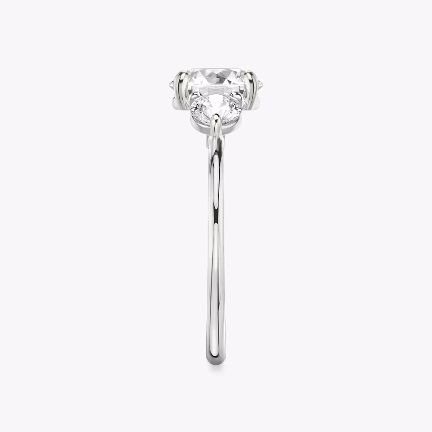 Three Stone | Rund | 18k | Weißgold | bandAccent: Ohne Pavé-Besatz | caratWeight: other | sideStoneCarat: 0.25ct | sideStoneShape: Rund | diamondOrientation: vertical