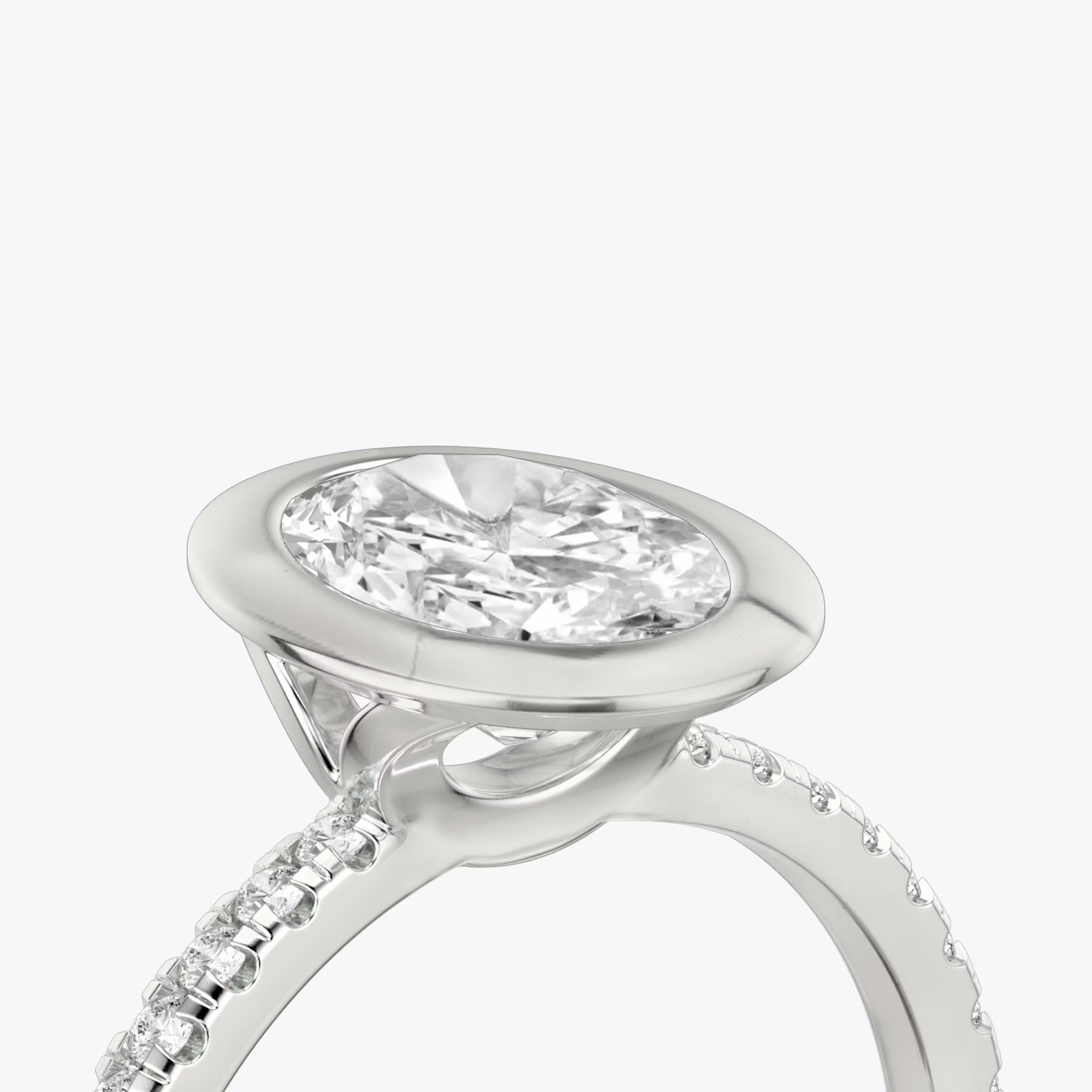 Anillo de compromiso Signature Bezel | Oval | Platino | bandAccent: Pavé | diamondOrientation: vertical | caratWeight: other