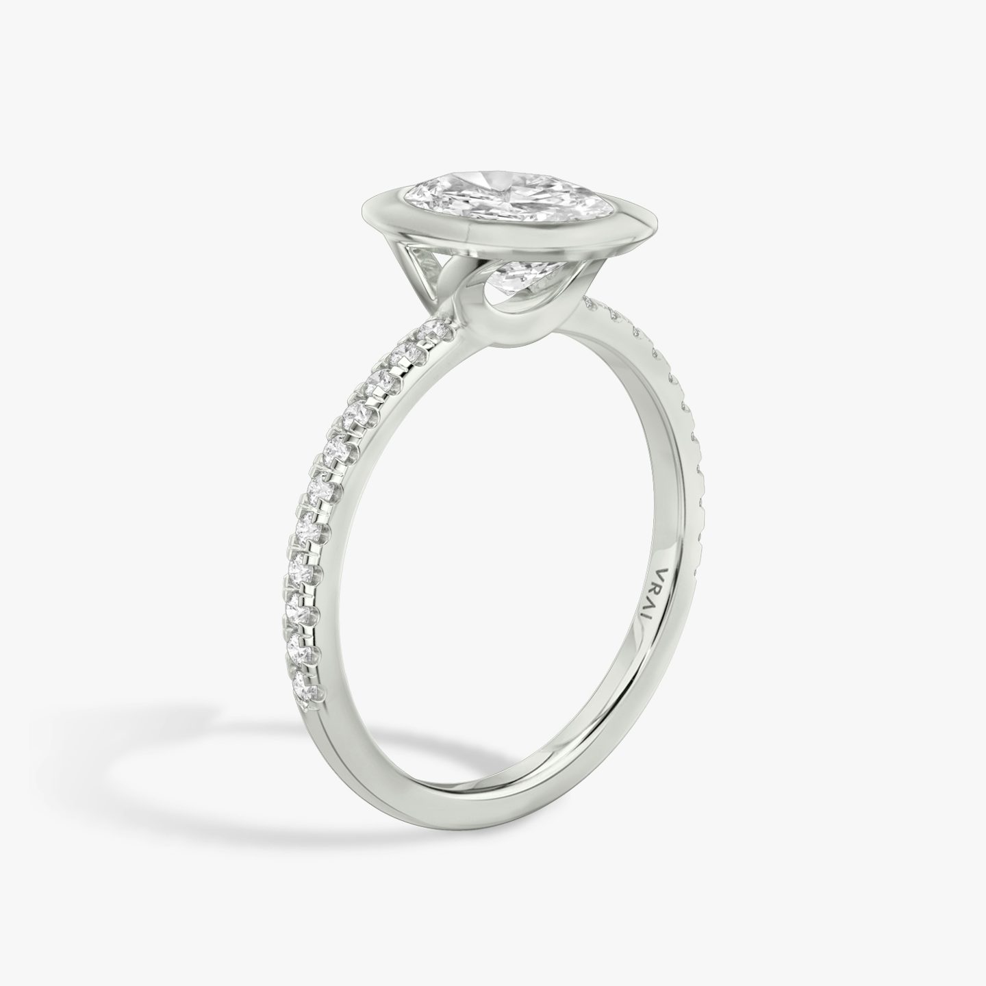 The Signature Bezel | Oval | Platinum | bandAccent: Pavé | diamondOrientation: vertical | caratWeight: other