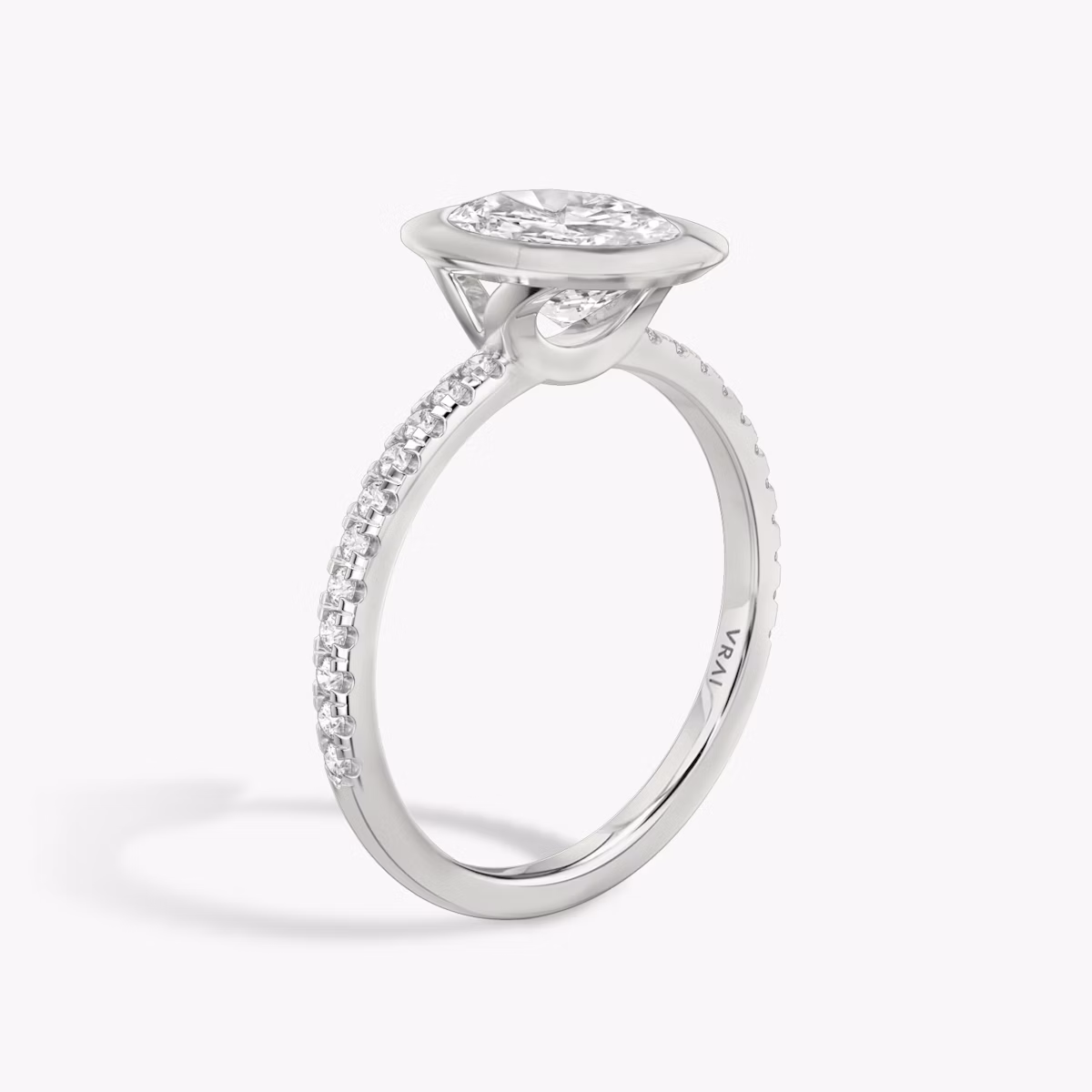 The Signature Bezel | Oval | 18k | White Gold | bandAccent: Pavé | diamondOrientation: vertical | caratWeight: other