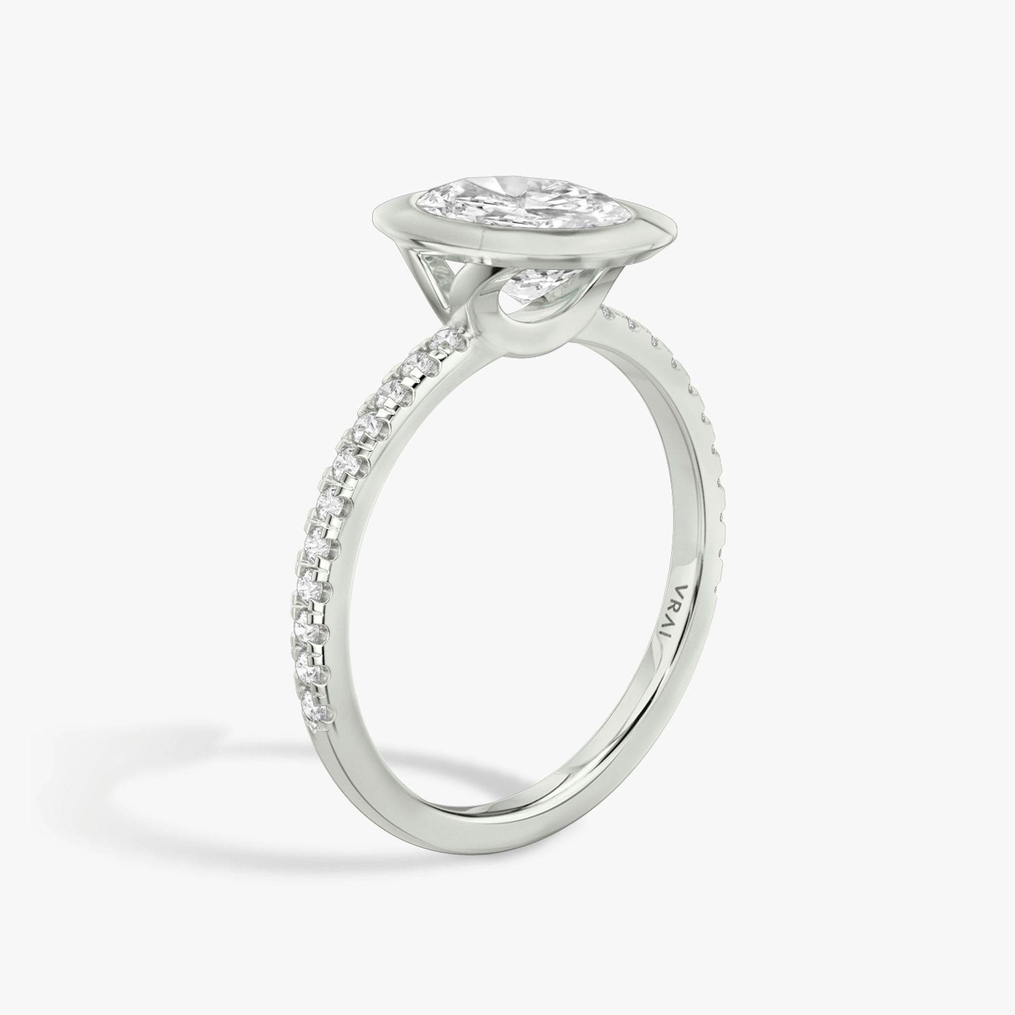 The Signature Bezel | Oval | 18k | White Gold | bandAccent: Pavé | diamondOrientation: vertical | caratWeight: other