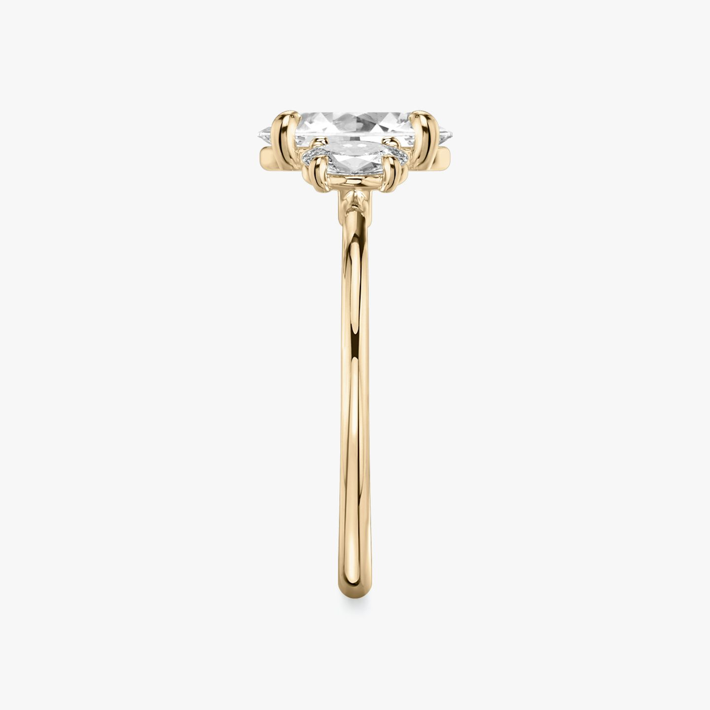 Three Stone | Oval | 14k | Roségold | bandAccent: Ohne Pavé-Besatz | sideStoneCarat: 0.25ct | sideStoneShape: Oval | diamondOrientation: vertical | caratWeight: other