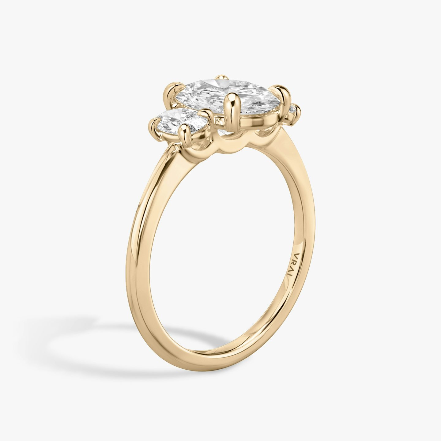 Three Stone | Oval | 14k | Roségold | bandAccent: Ohne Pavé-Besatz | sideStoneCarat: 0.25ct | sideStoneShape: Oval | diamondOrientation: vertical | caratWeight: other