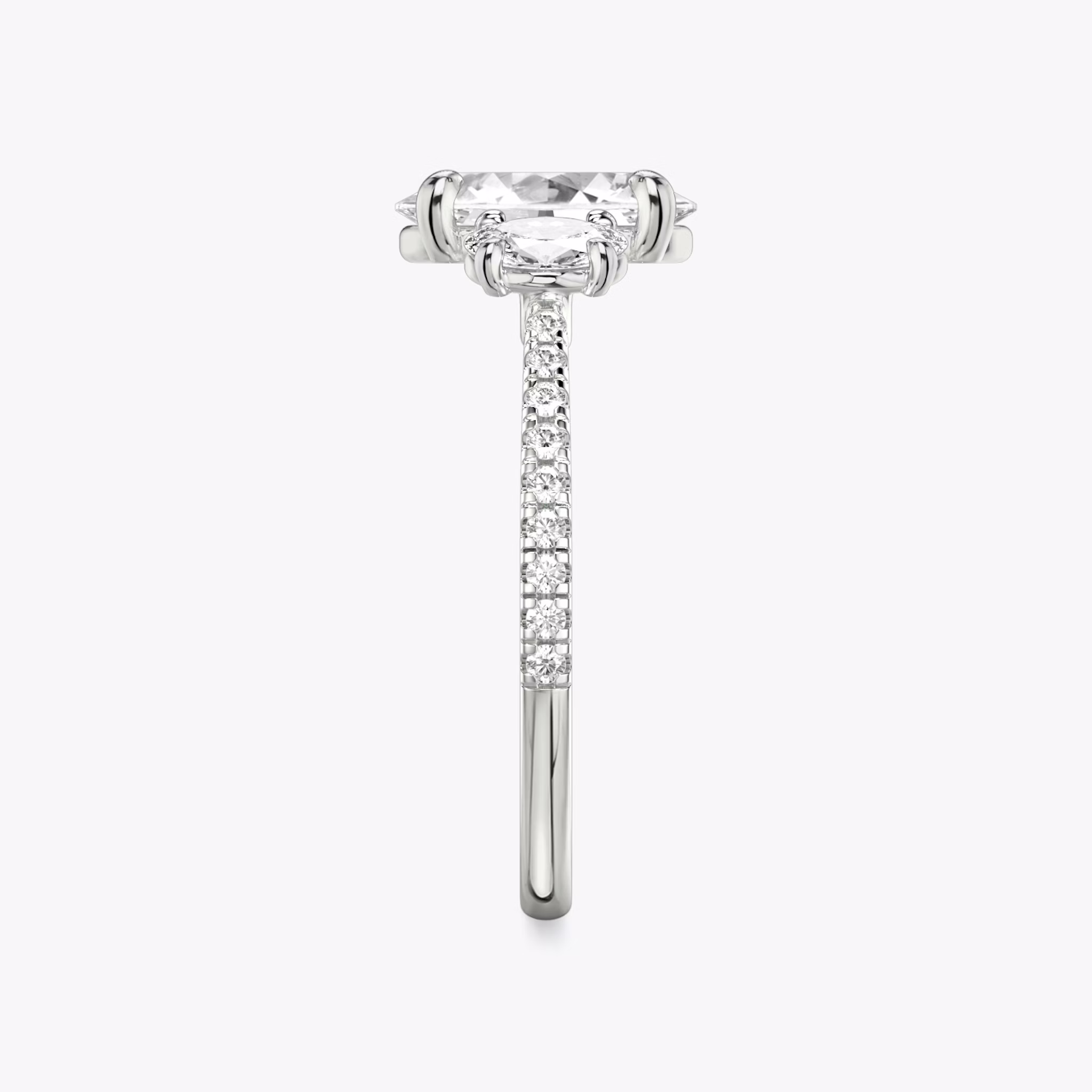 Anillo de compromiso Three Stone | Oval | 18k | Oro blanco | bandAccent: Pavé | sideStoneCarat: 0.25ct | sideStoneShape: Oval | diamondOrientation: vertical | caratWeight: other