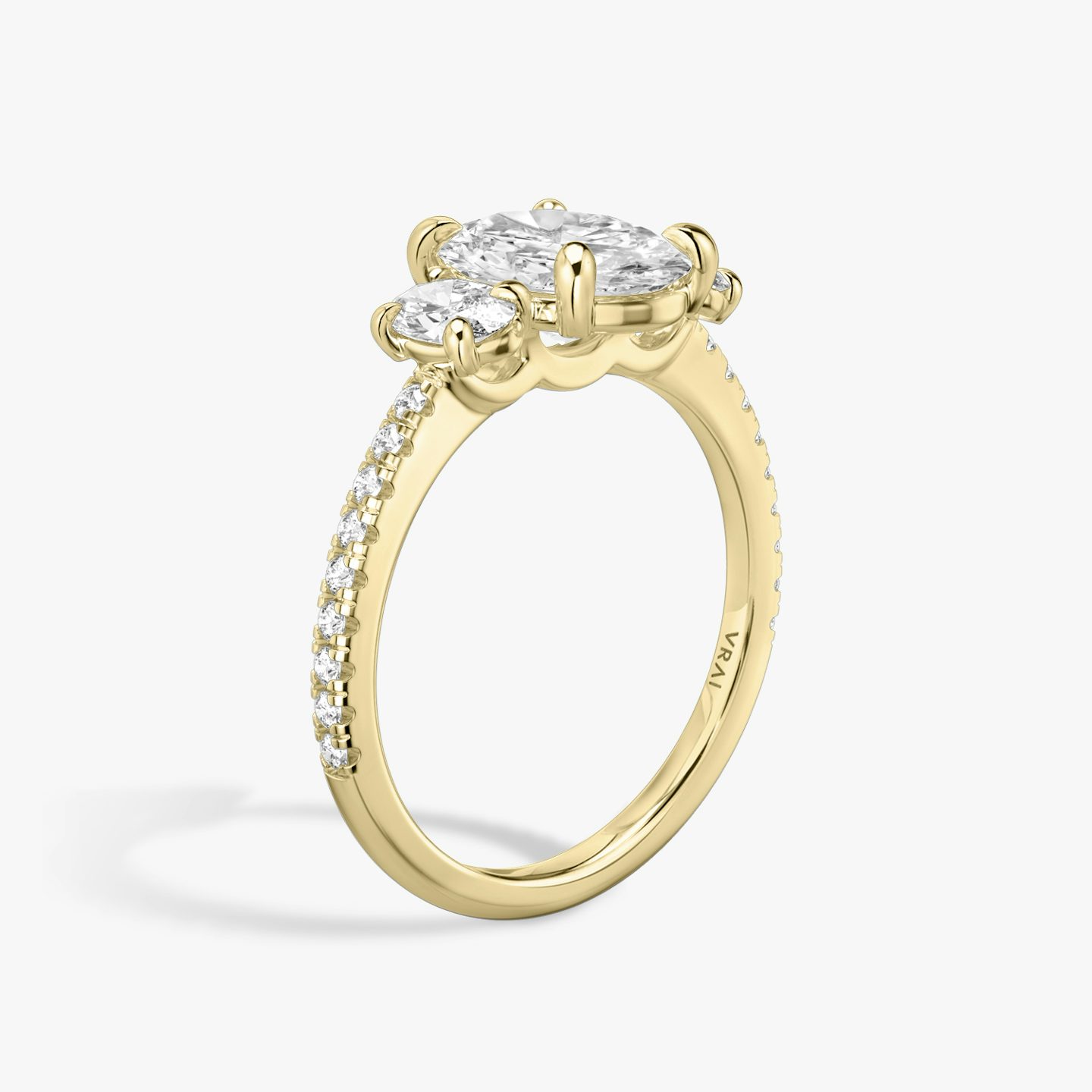 The Three Stone | Oval | 18k | Yellow Gold | bandAccent: Pavé | sideStoneCarat: 0.25ct | sideStoneShape: Oval | diamondOrientation: vertical | caratWeight: other