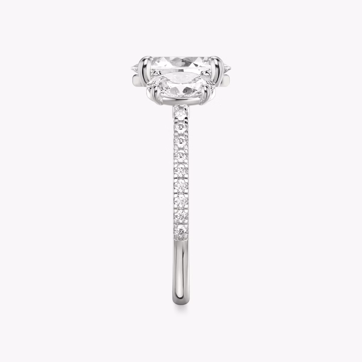 Three Stone | Oval | 18k | Weißgold | bandAccent: Mit Pavé-Besatz | sideStoneCarat: 0.50ct | sideStoneShape: Oval | diamondOrientation: vertical | caratWeight: other