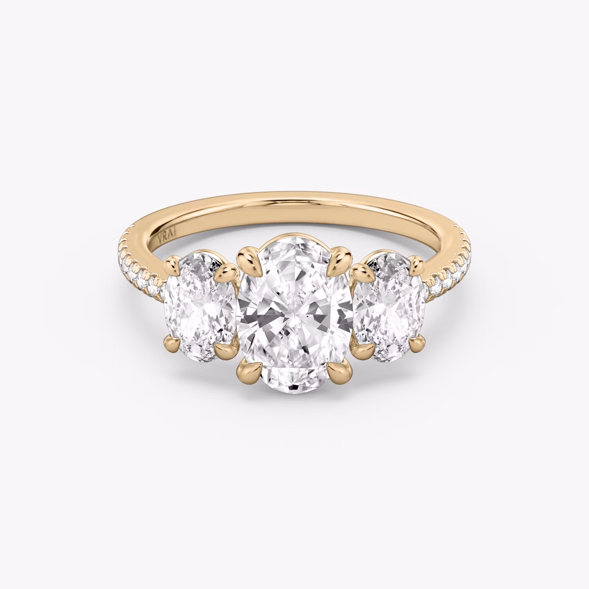 Three Stone | Oval | 14k | Roségold | bandAccent: Mit Pavé-Besatz | sideStoneCarat: 0.50ct | sideStoneShape: Oval | diamondOrientation: vertical | caratWeight: other