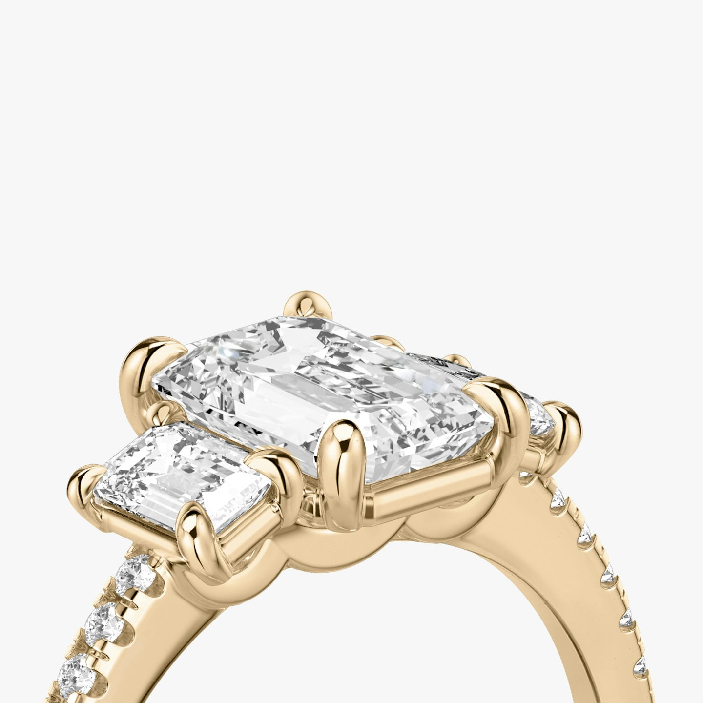 Three Stone | Emerald | 14k | Roségold | bandAccent: Mit Pavé-Besatz | sideStoneCarat: 0.25ct | sideStoneShape: Emerald | diamondOrientation: vertical | caratWeight: other