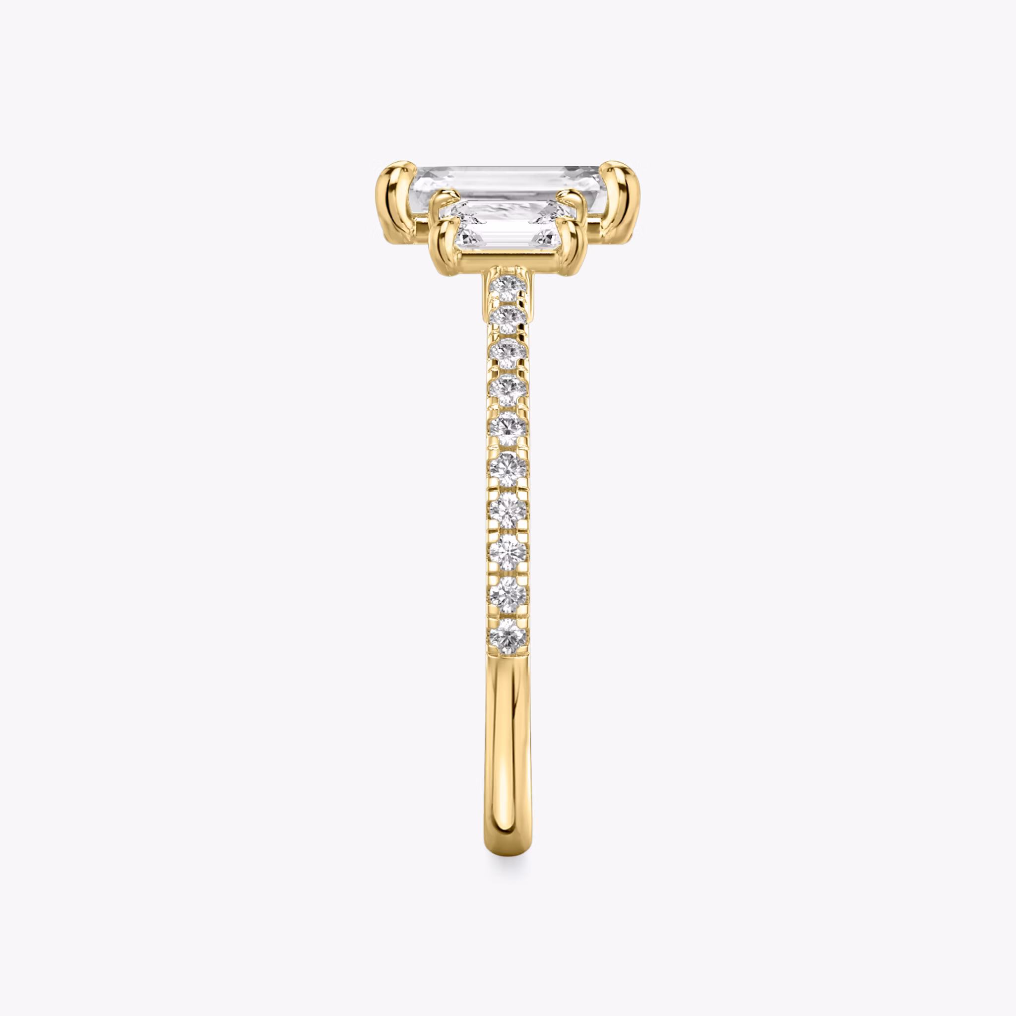 Three Stone | Emerald | 18k | Gelbgold | bandAccent: Mit Pavé-Besatz | sideStoneCarat: 0.25ct | sideStoneShape: Emerald | diamondOrientation: vertical | caratWeight: other