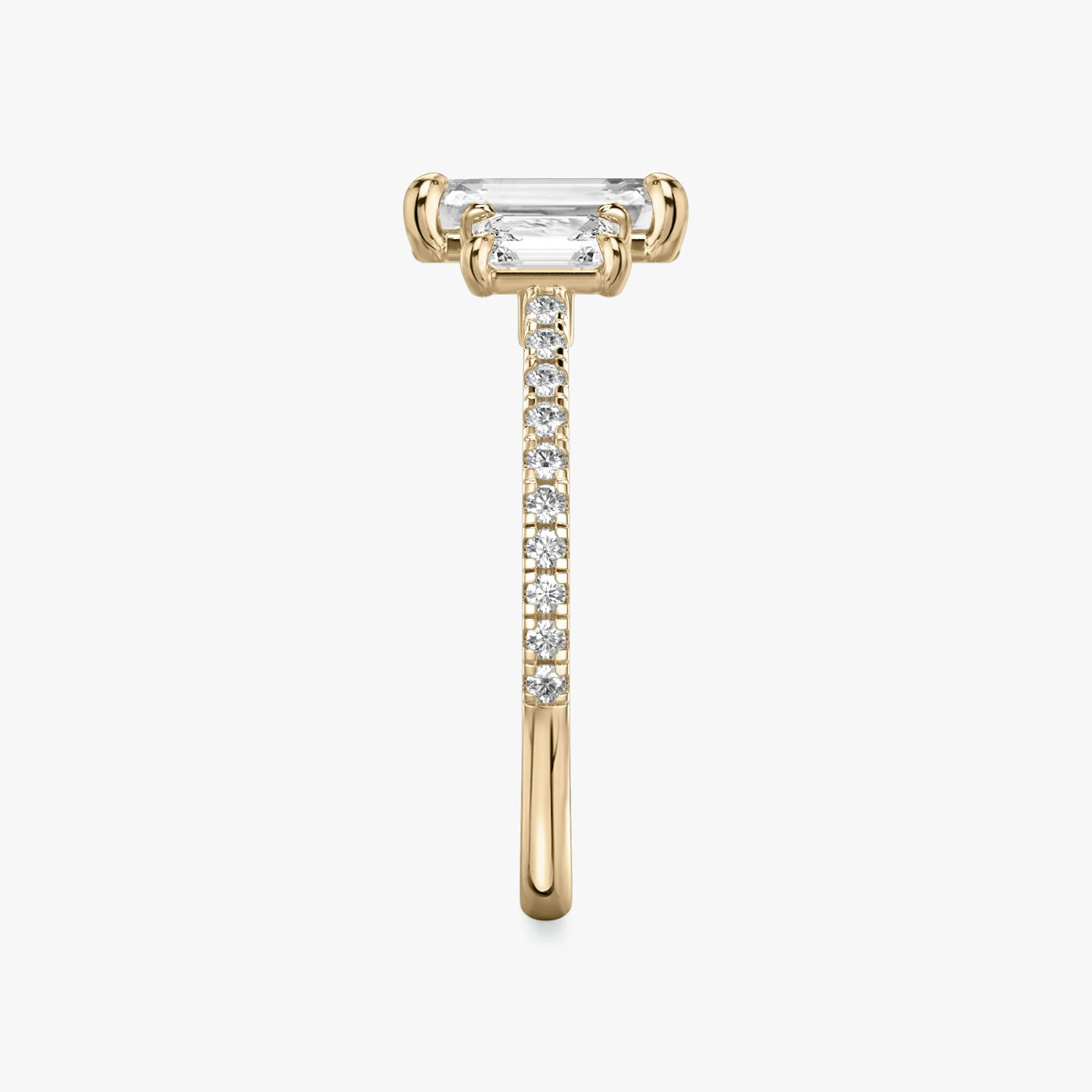 Three Stone | Emerald | 14k | Roségold | bandAccent: Mit Pavé-Besatz | sideStoneCarat: 0.25ct | sideStoneShape: Emerald | diamondOrientation: vertical | caratWeight: other