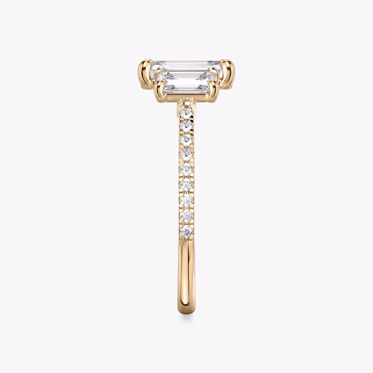 Three Stone | Emerald | 14k | Roségold | bandAccent: Mit Pavé-Besatz | sideStoneCarat: 0.50ct | sideStoneShape: Emerald | diamondOrientation: vertical | caratWeight: other
