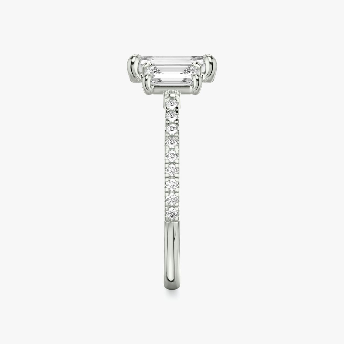 Three Stone | Emerald | Platin | bandAccent: Mit Pavé-Besatz | sideStoneCarat: 0.50ct | sideStoneShape: Emerald | diamondOrientation: vertical | caratWeight: other