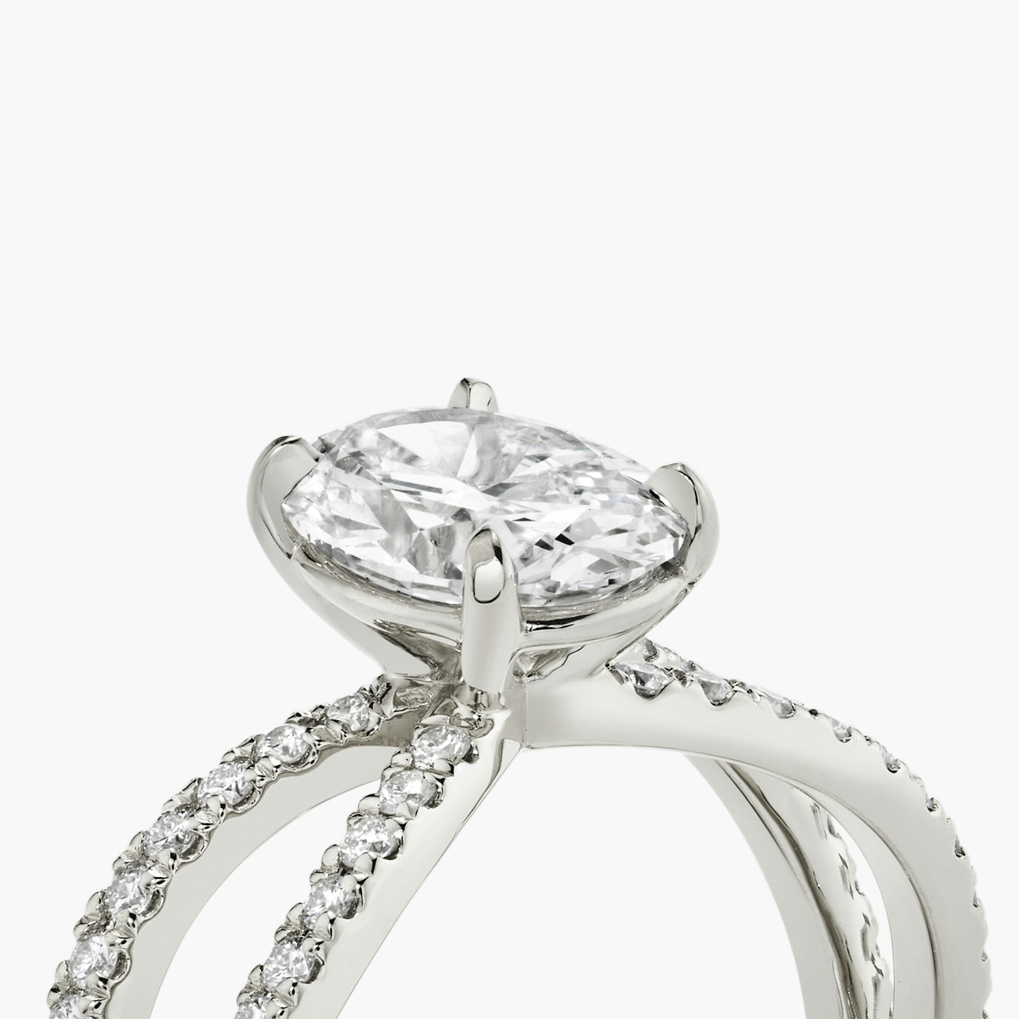 The Duet | Oval | 18k | White Gold | bandAccent: Double pavé | diamondOrientation: vertical | caratWeight: other