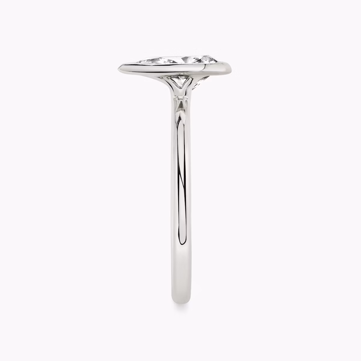 The Signature Bezel | Pear | Platinum | bandAccent: Plain | diamondOrientation: vertical | caratWeight: other