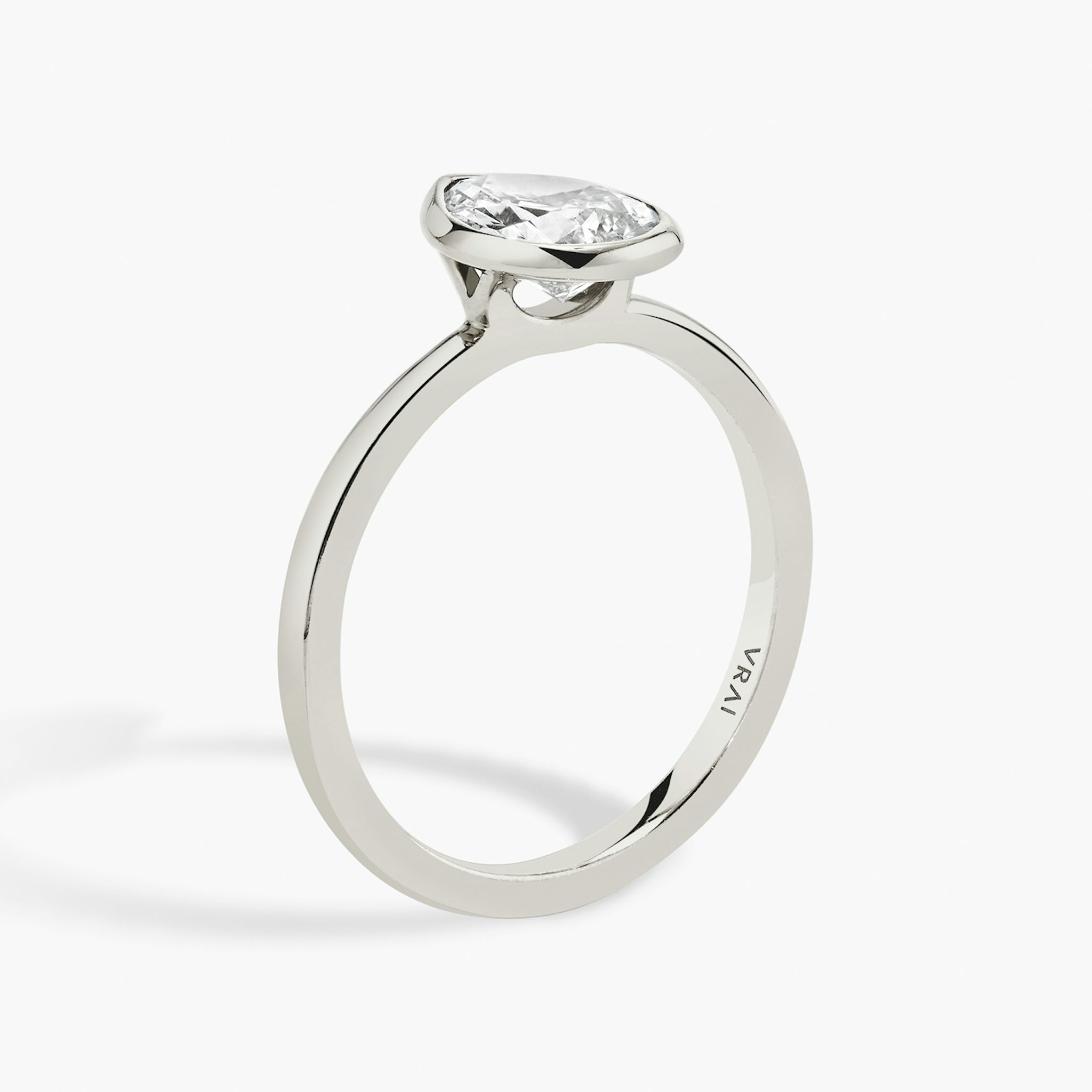 The Signature Bezel | Pear | Platinum | bandAccent: Plain | diamondOrientation: vertical | caratWeight: other