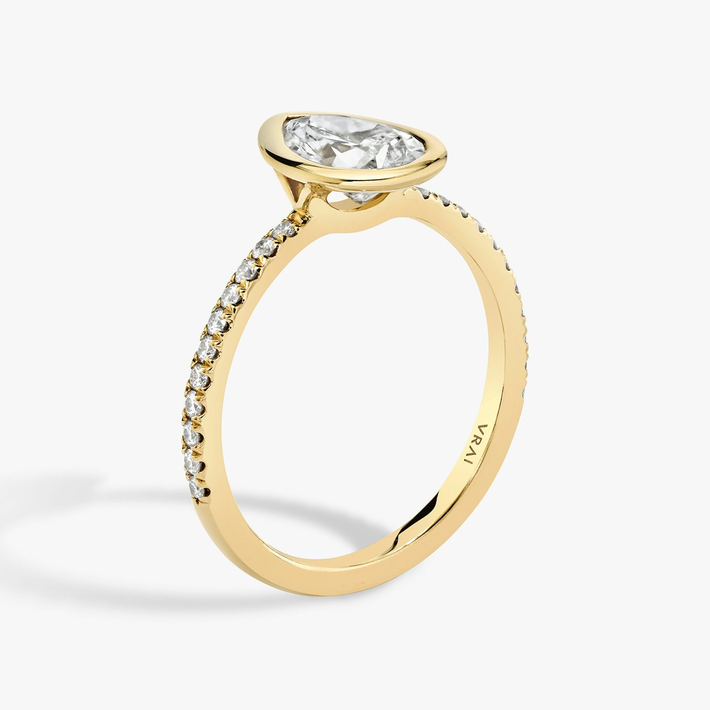 The Signature Bezel | Pear | 18k | Yellow Gold | bandAccent: Pavé | diamondOrientation: vertical | caratWeight: other