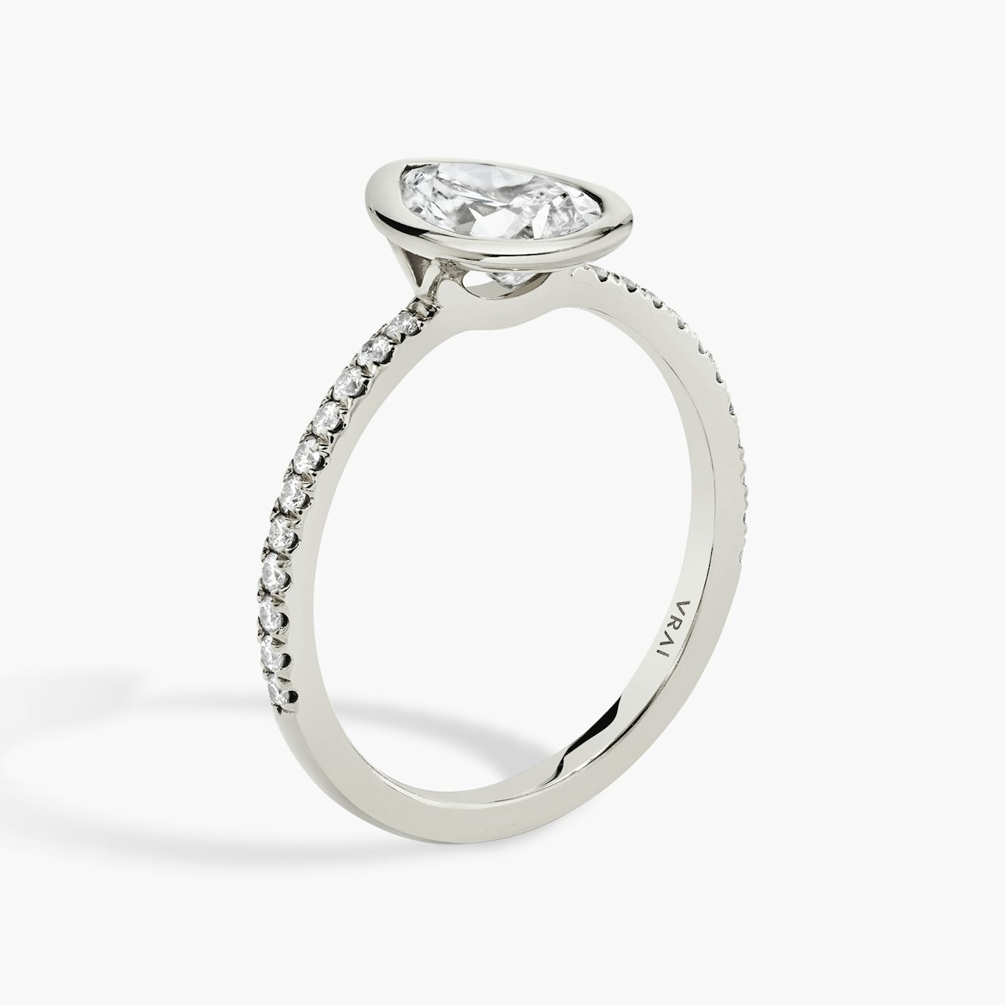 The Signature Bezel | Pear | Platinum | bandAccent: Pavé | diamondOrientation: vertical | caratWeight: other